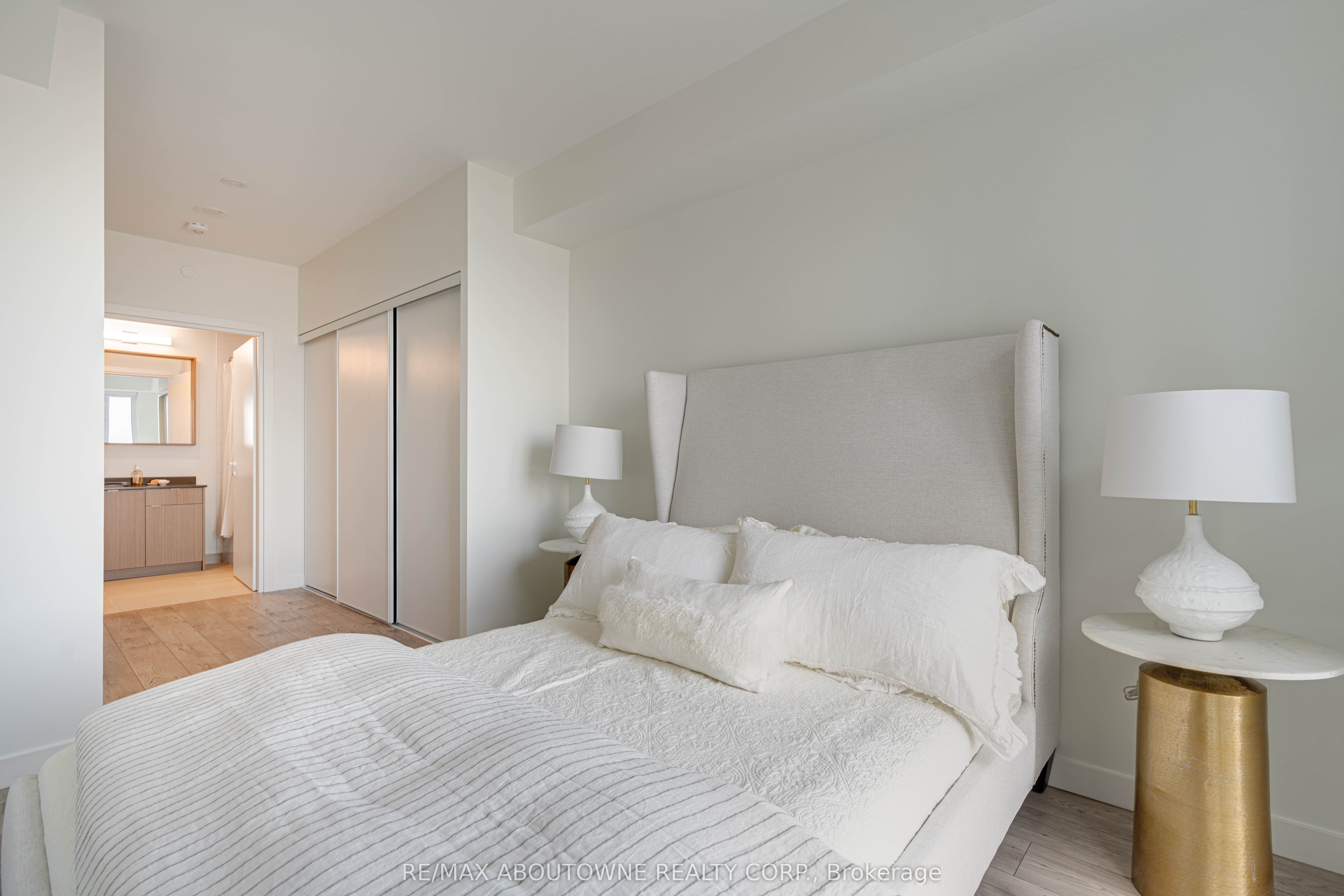 A1205 – 125 Bronte Road, Oakville ‣ W12530736 A1205 – 125 Bronte Road, Oakville ‣ W12530736