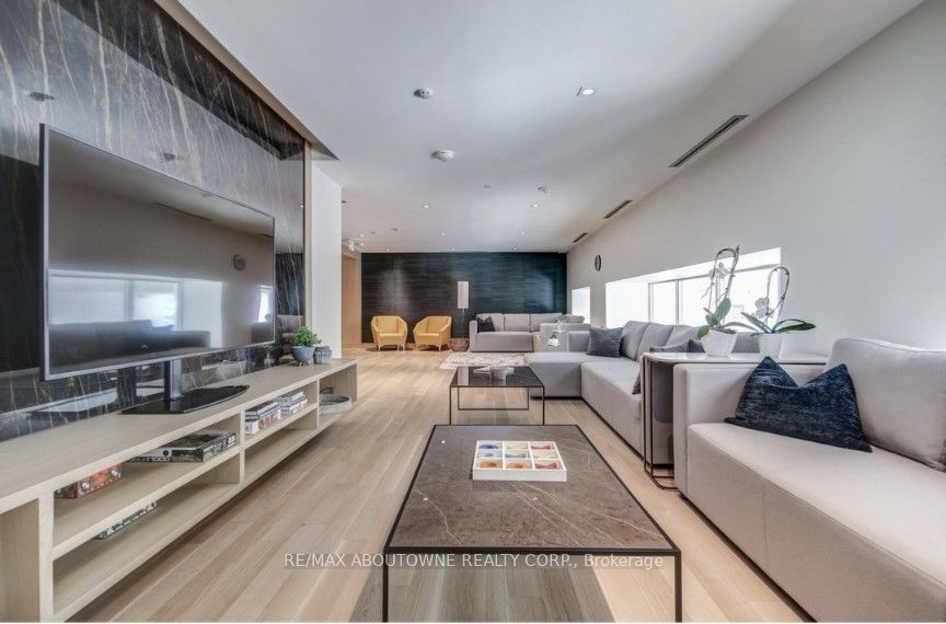 A1205 – 125 Bronte Road, Oakville ‣ W12530736 A1205 – 125 Bronte Road, Oakville ‣ W12530736