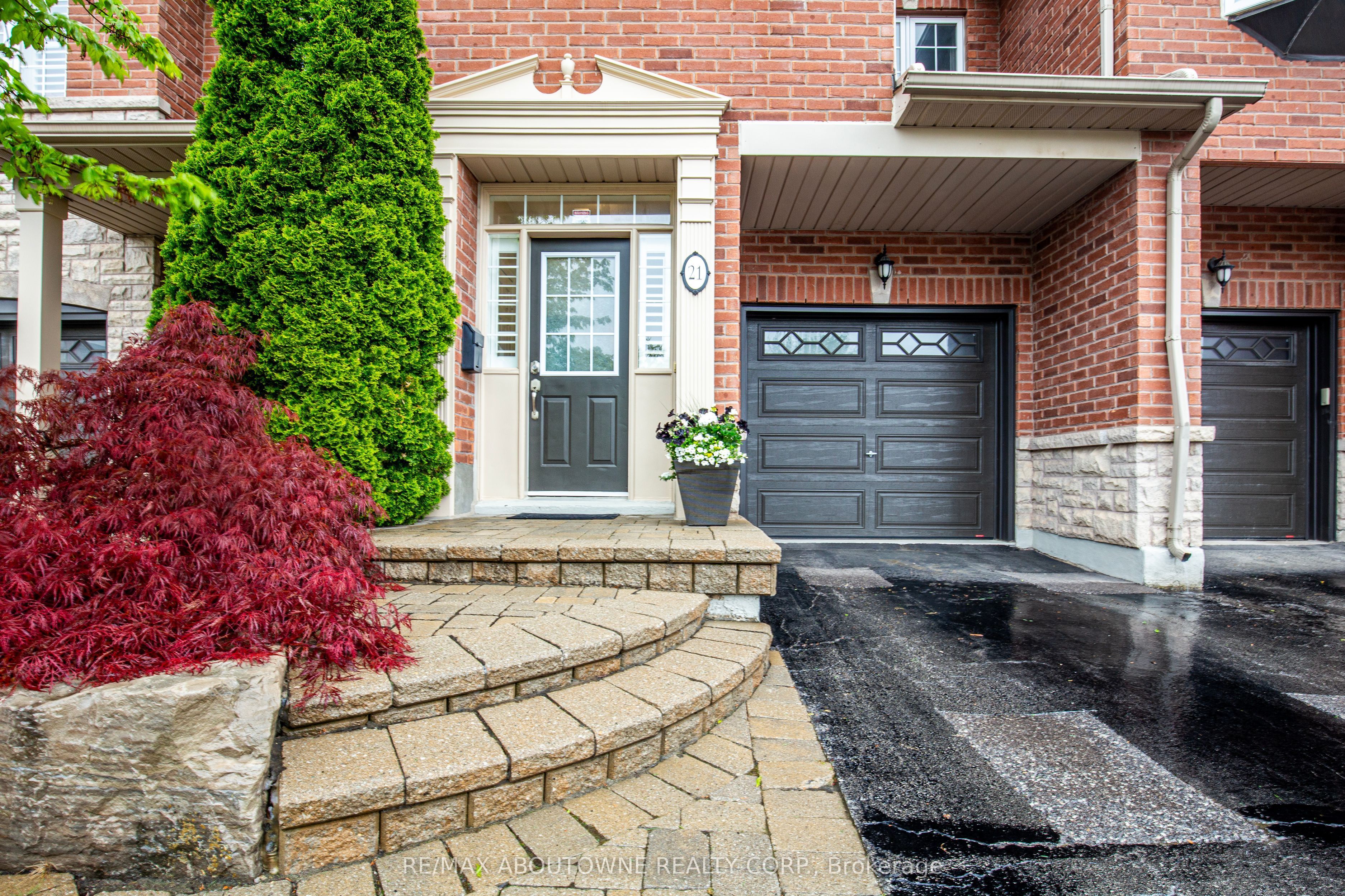 21 – 300 Ravineview Way, Oakville ‣ W12532988 21 – 300 Ravineview Way, Oakville ‣ W12532988