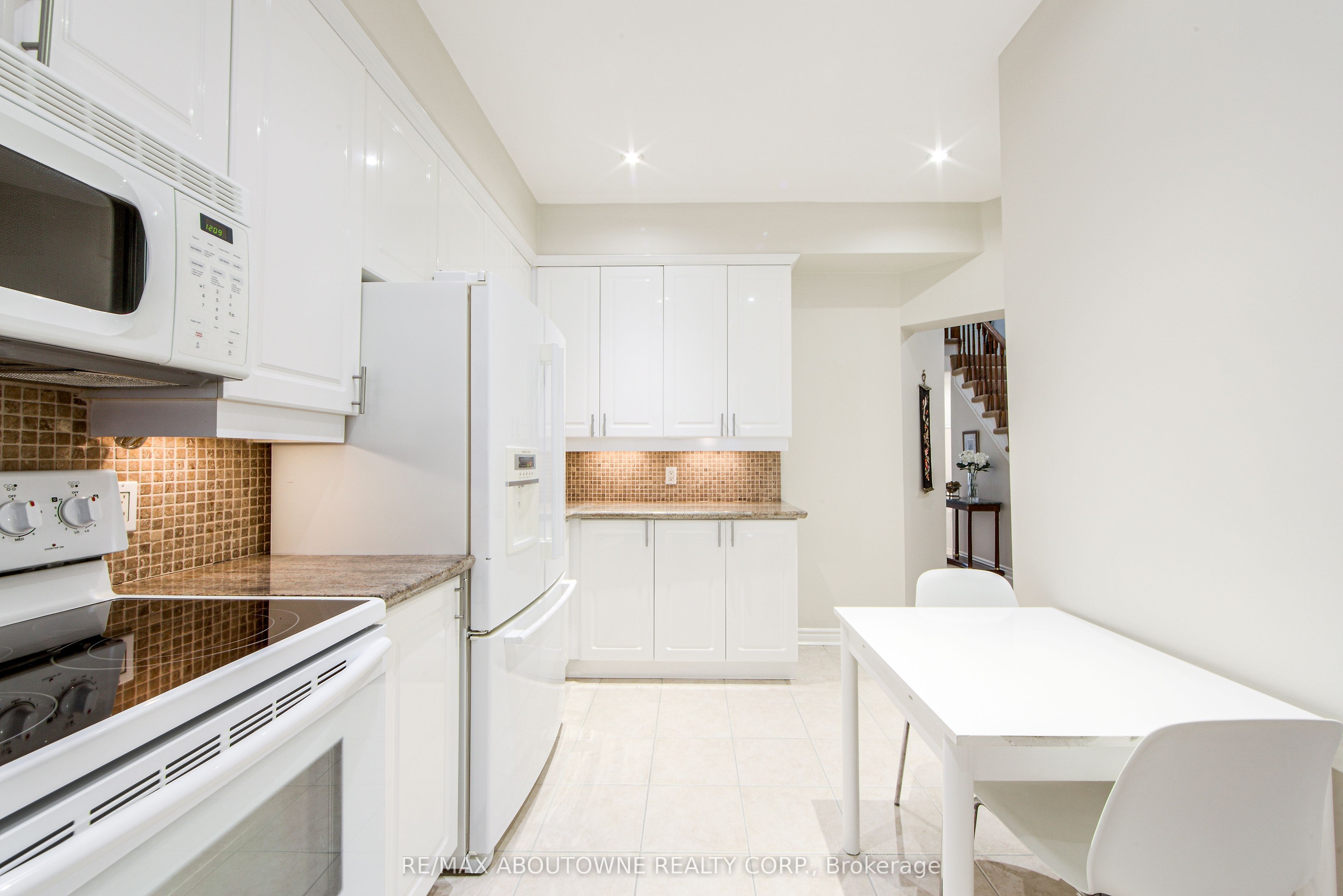 21 – 300 Ravineview Way, Oakville ‣ W12532988 21 – 300 Ravineview Way, Oakville ‣ W12532988