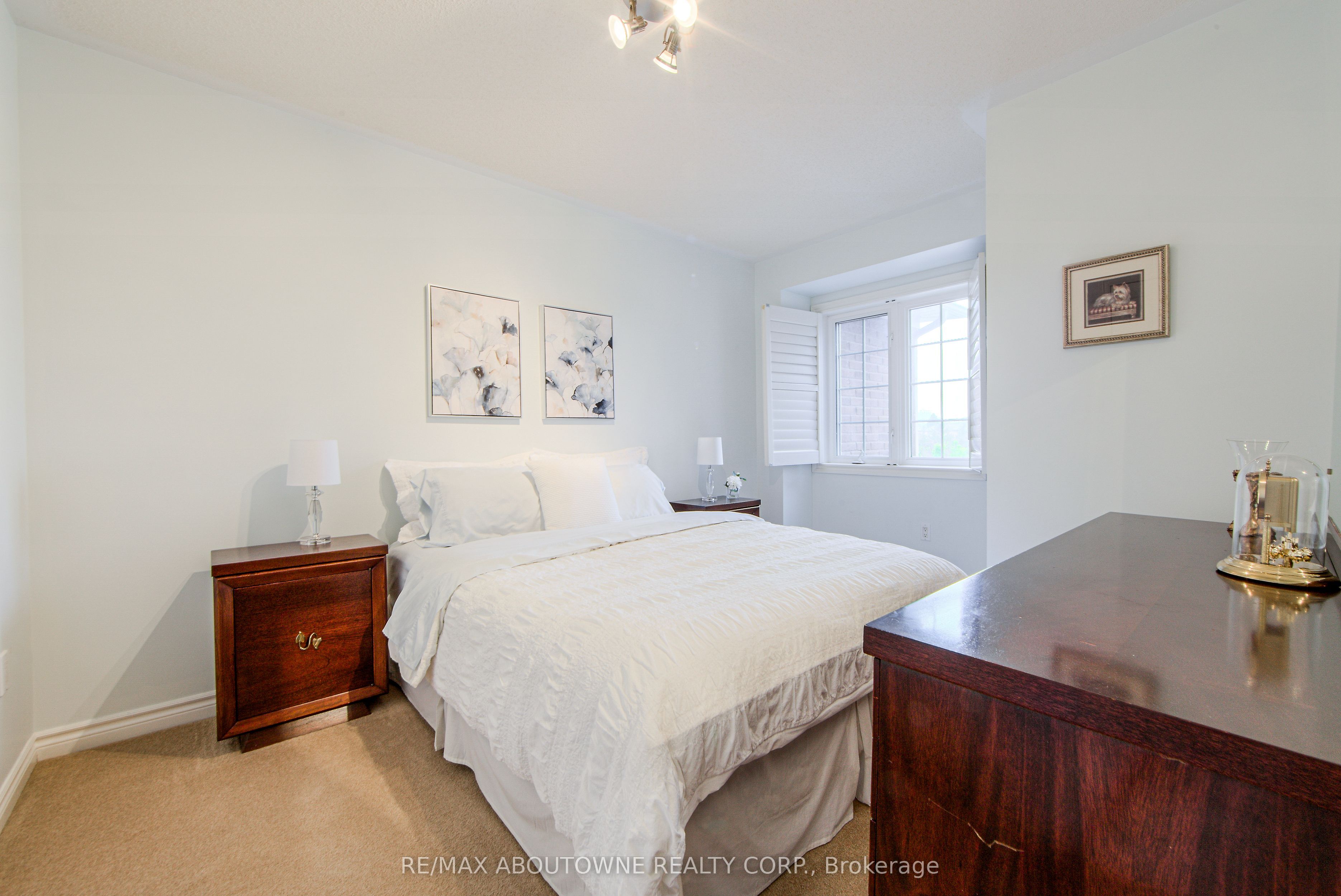 21 – 300 Ravineview Way, Oakville ‣ W12532988 21 – 300 Ravineview Way, Oakville ‣ W12532988