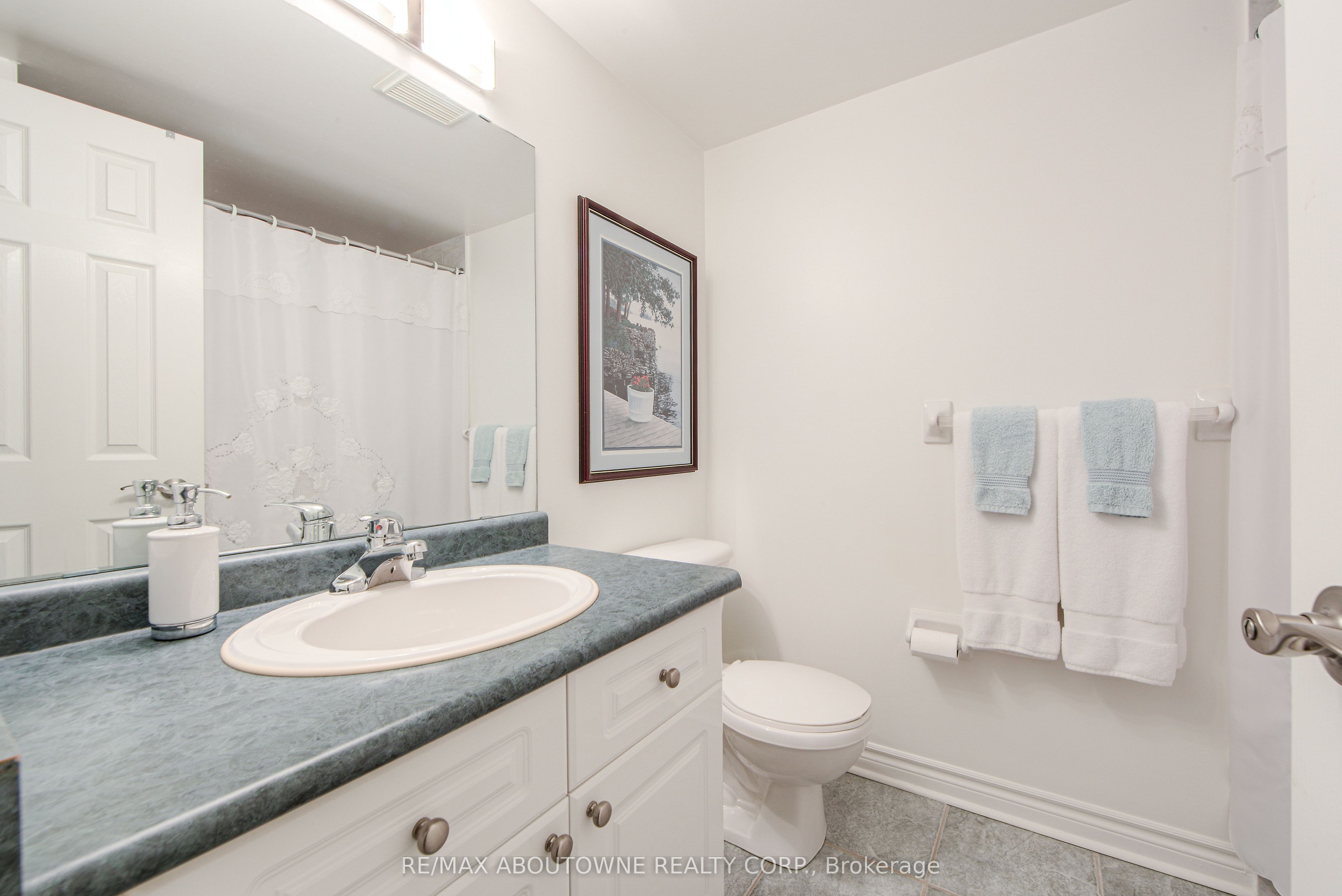 21 – 300 Ravineview Way, Oakville ‣ W12532988 21 – 300 Ravineview Way, Oakville ‣ W12532988