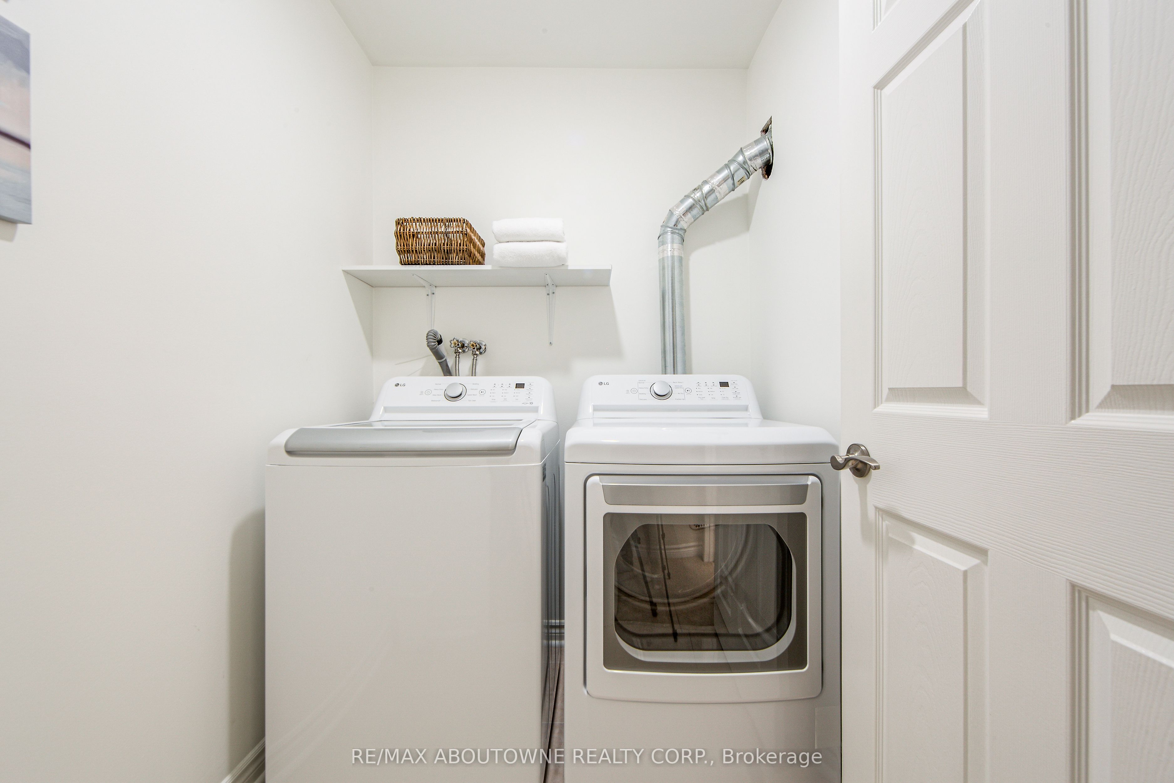 21 – 300 Ravineview Way, Oakville ‣ W12532988 21 – 300 Ravineview Way, Oakville ‣ W12532988