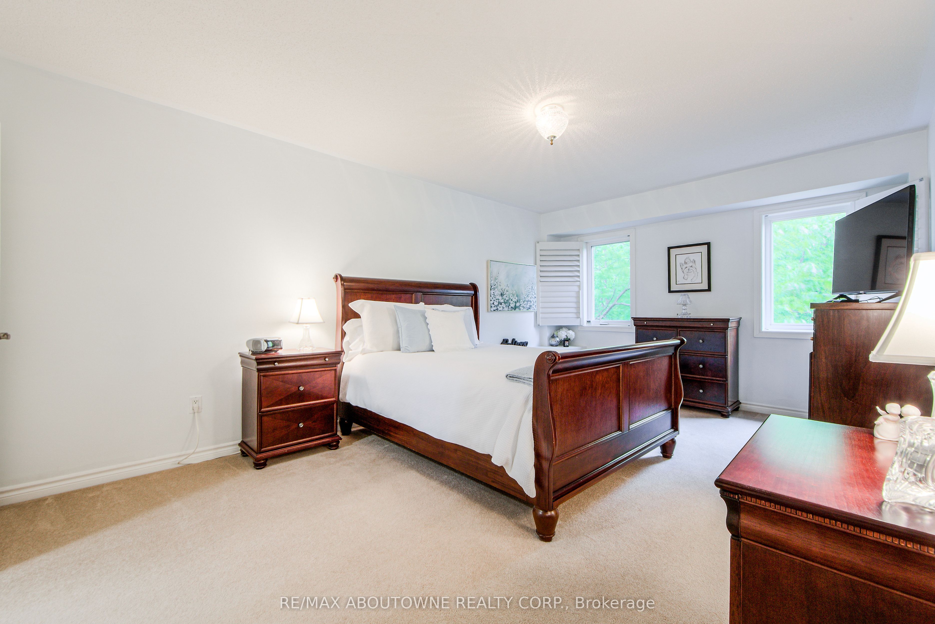 21 – 300 Ravineview Way, Oakville ‣ W12532988 21 – 300 Ravineview Way, Oakville ‣ W12532988