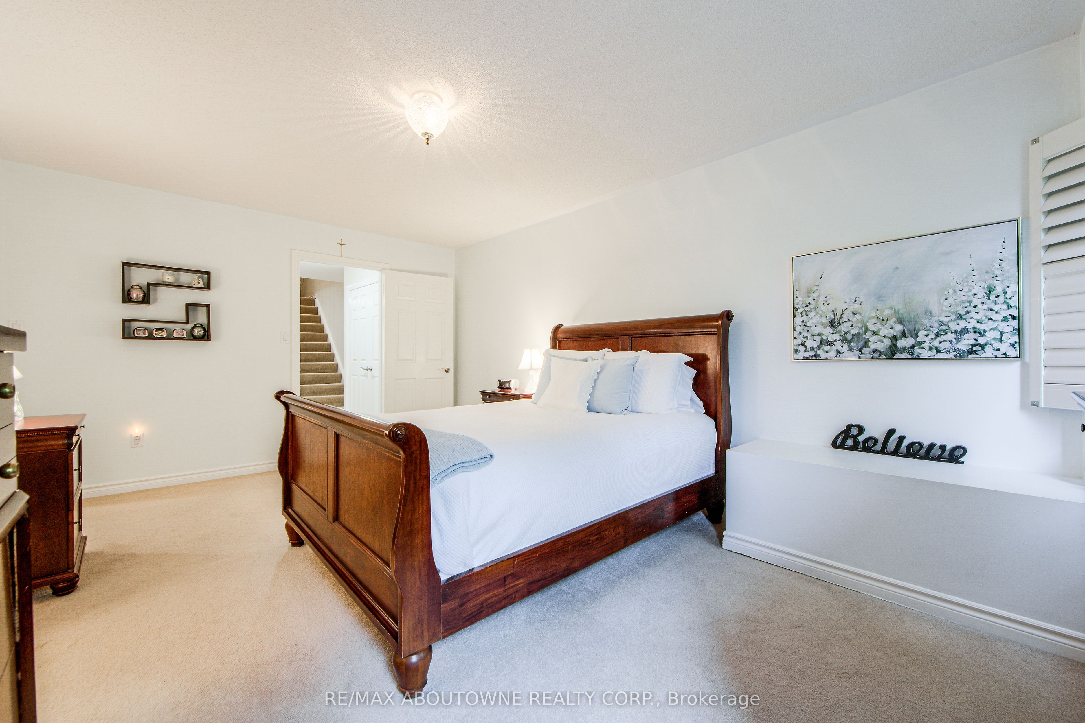 21 – 300 Ravineview Way, Oakville ‣ W12532988 21 – 300 Ravineview Way, Oakville ‣ W12532988