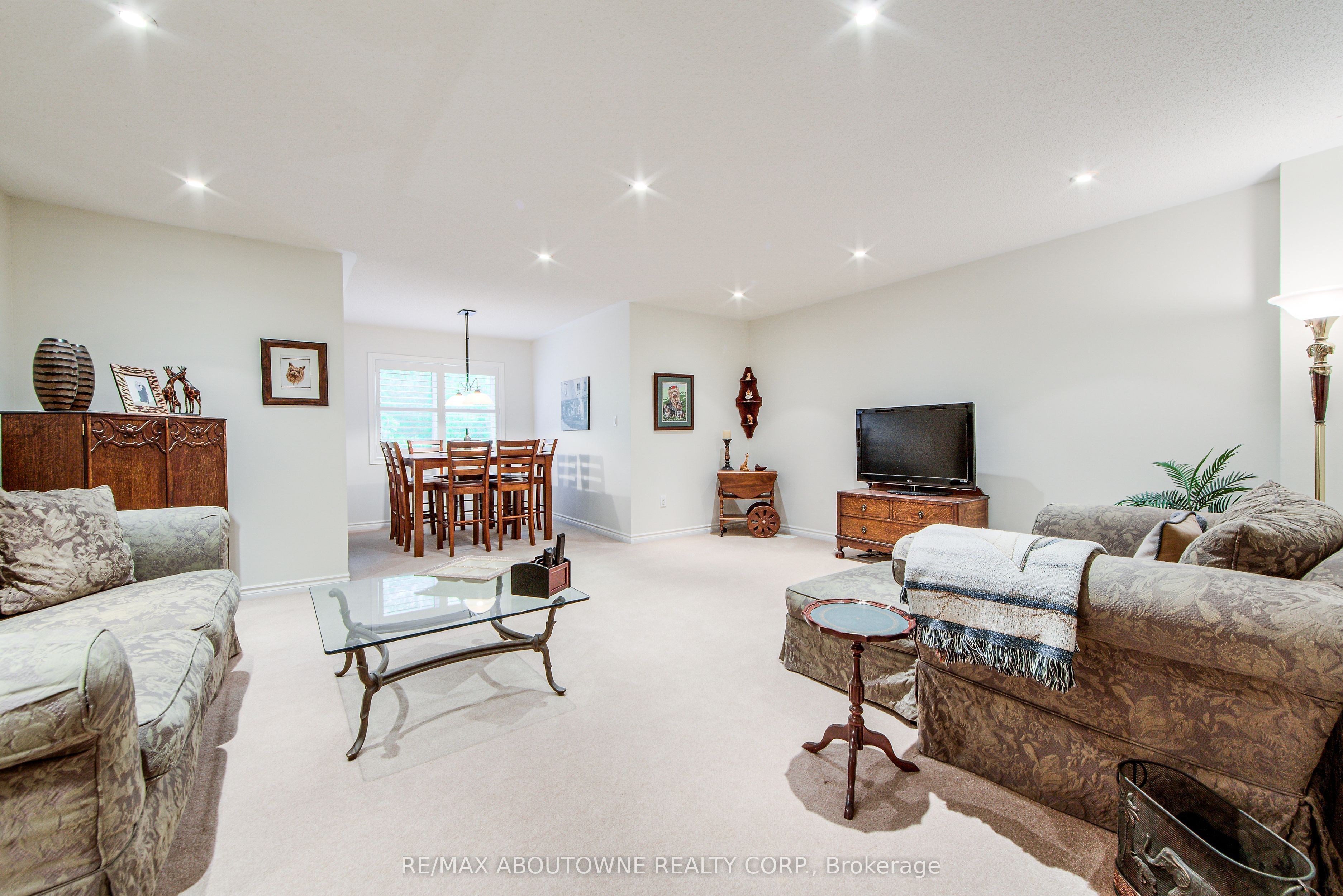 21 – 300 Ravineview Way, Oakville ‣ W12532988 21 – 300 Ravineview Way, Oakville ‣ W12532988