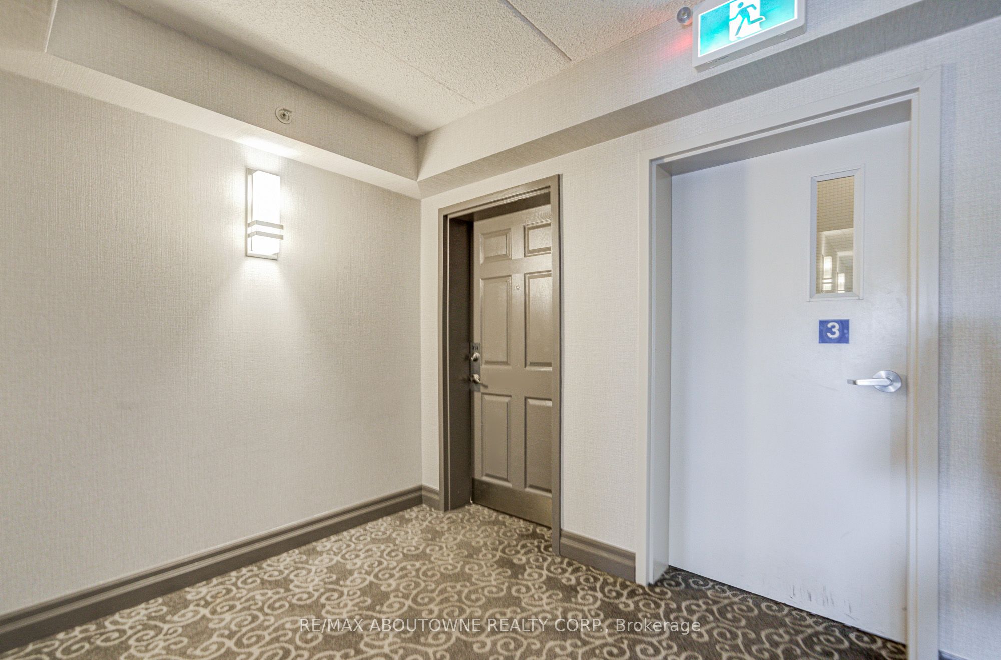 14 – 1460 Bishops Gate, Oakville ‣ W12540514 14 – 1460 Bishops Gate, Oakville ‣ W12540514