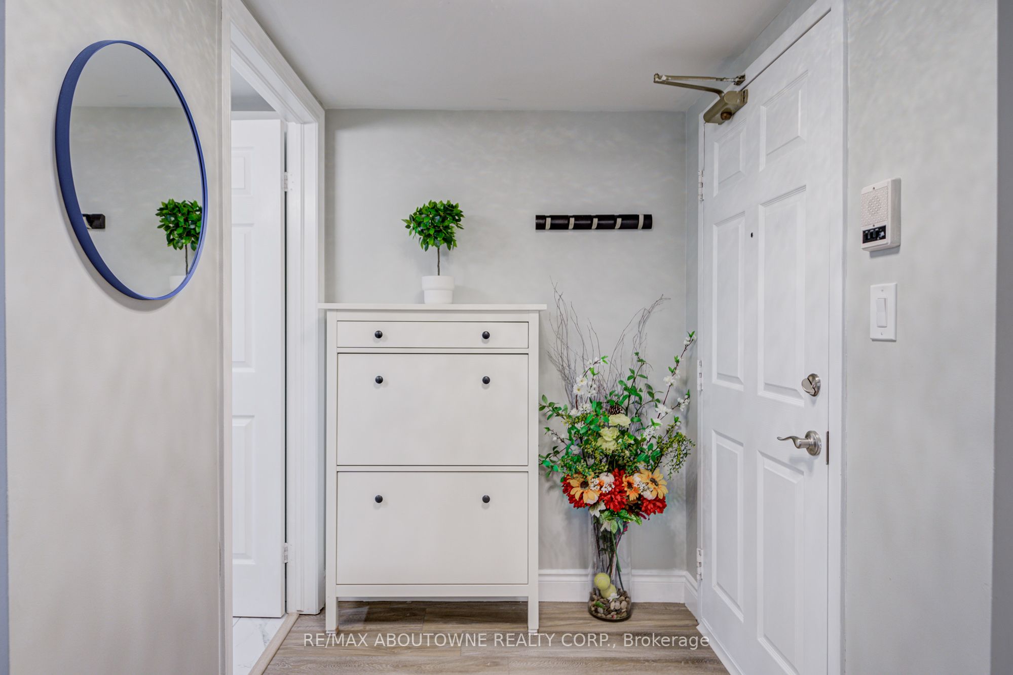 14 – 1460 Bishops Gate, Oakville ‣ W12540514 14 – 1460 Bishops Gate, Oakville ‣ W12540514