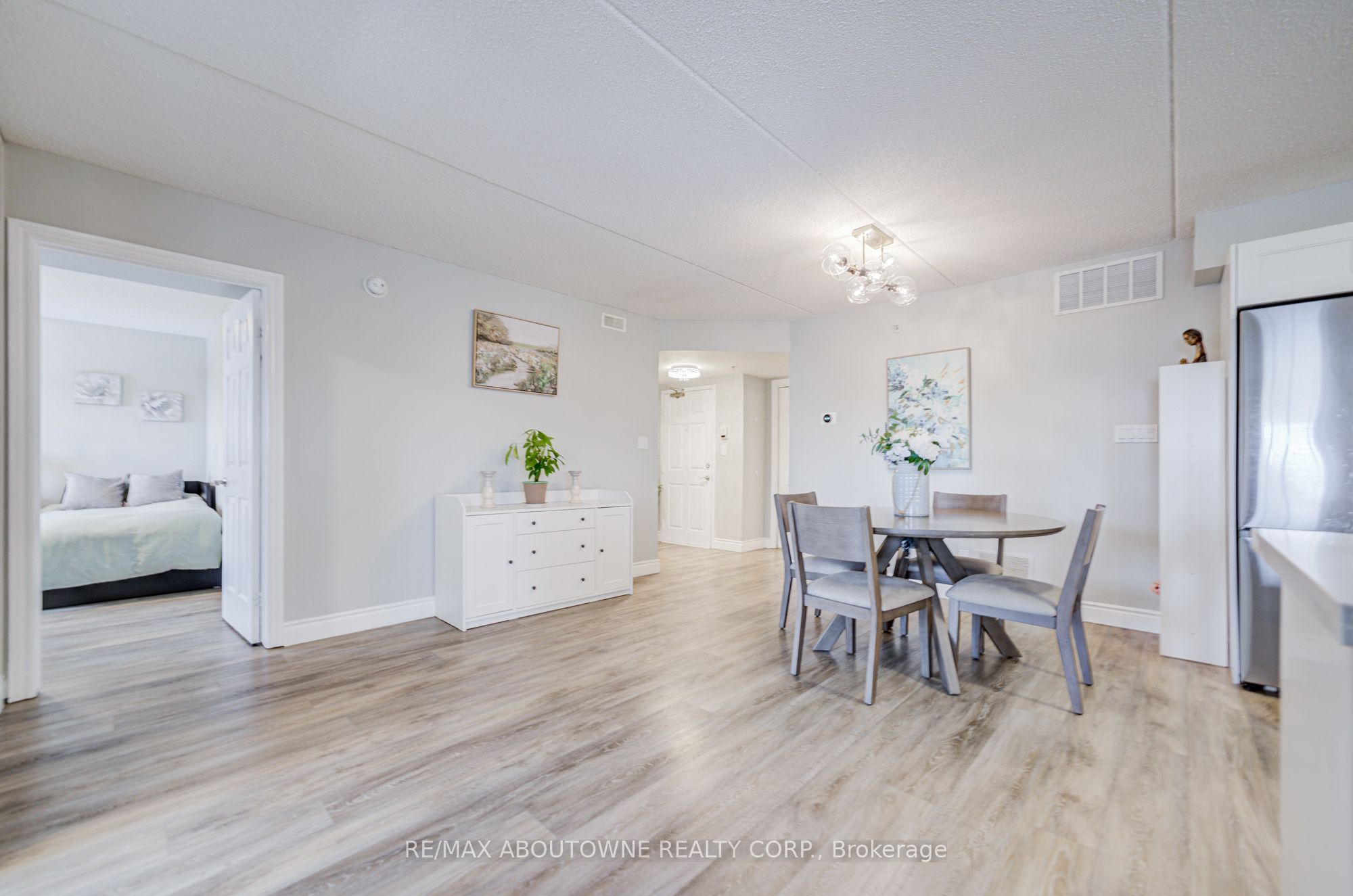 14 – 1460 Bishops Gate, Oakville ‣ W12540514 14 – 1460 Bishops Gate, Oakville ‣ W12540514