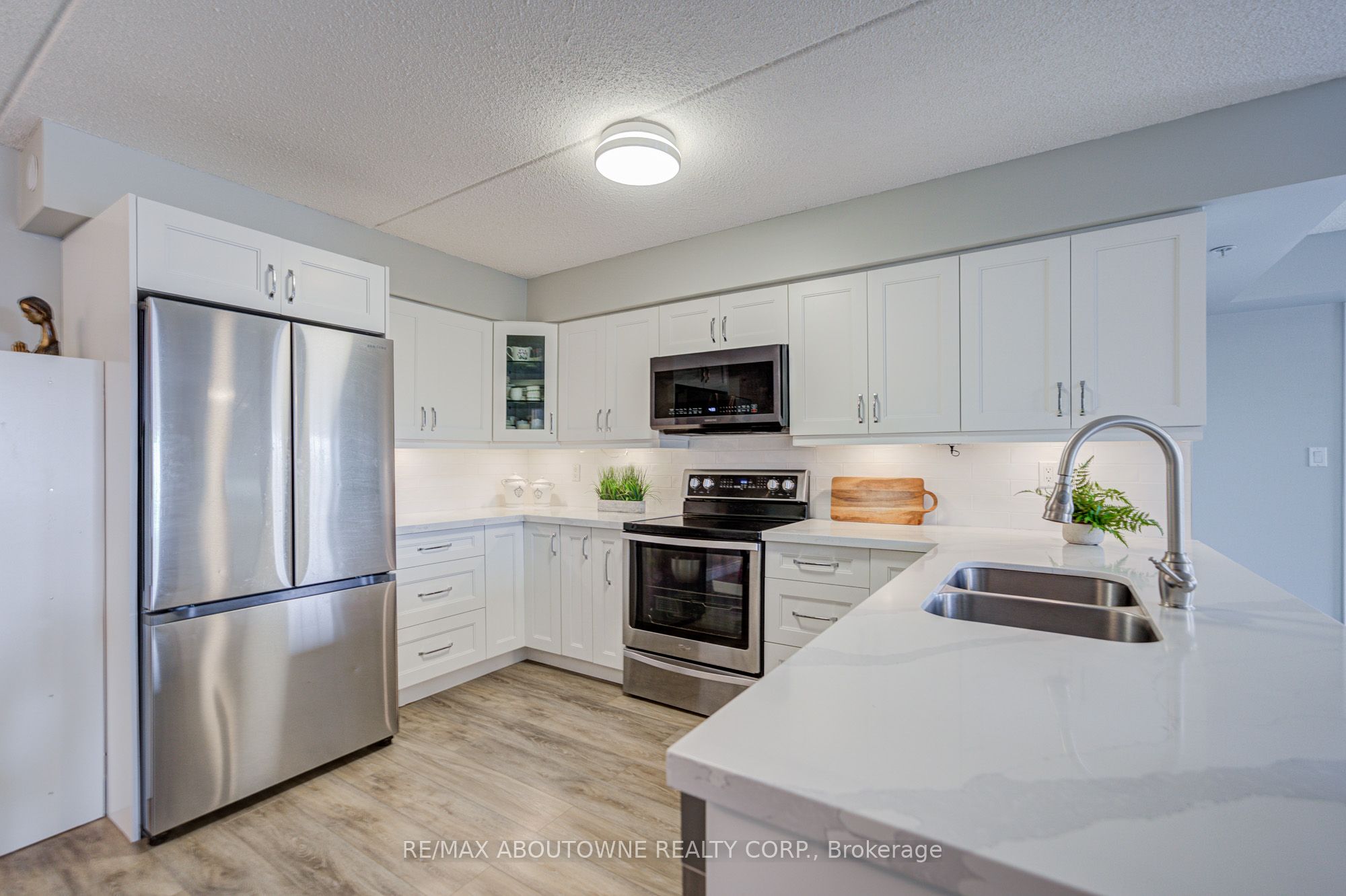 14 – 1460 Bishops Gate, Oakville ‣ W12540514 14 – 1460 Bishops Gate, Oakville ‣ W12540514