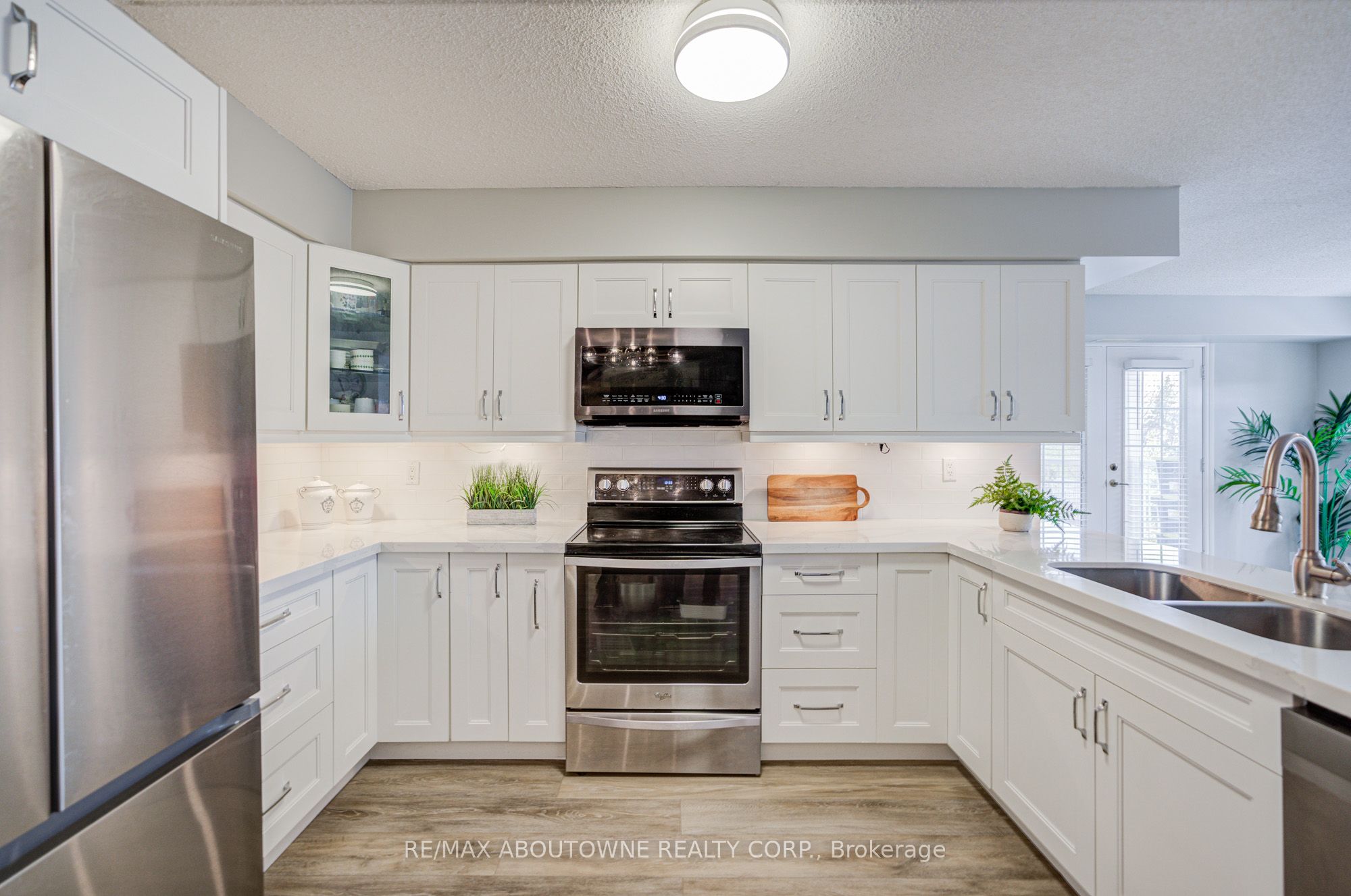 14 – 1460 Bishops Gate, Oakville ‣ W12540514 14 – 1460 Bishops Gate, Oakville ‣ W12540514