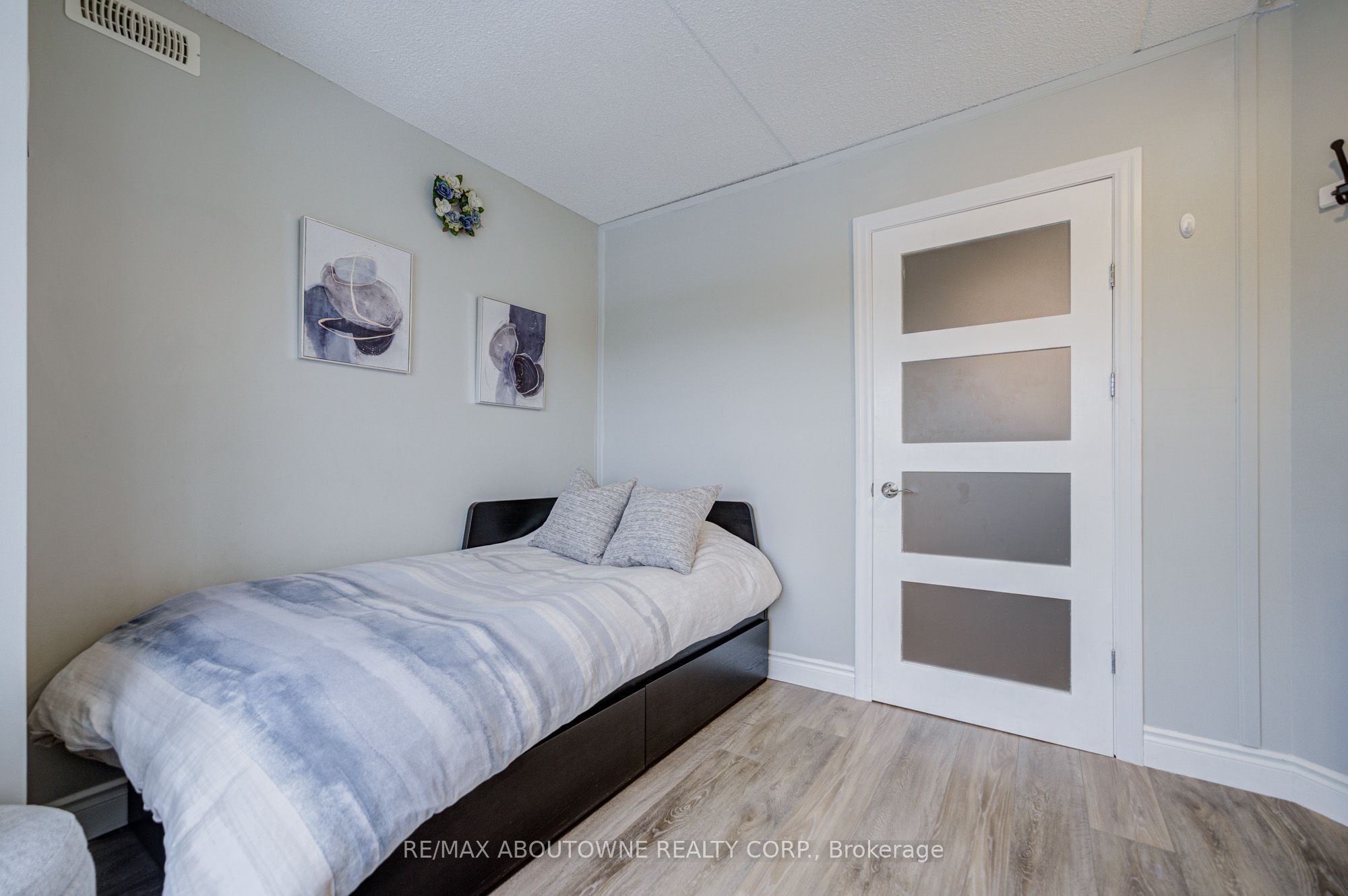 14 – 1460 Bishops Gate, Oakville ‣ W12540514 14 – 1460 Bishops Gate, Oakville ‣ W12540514