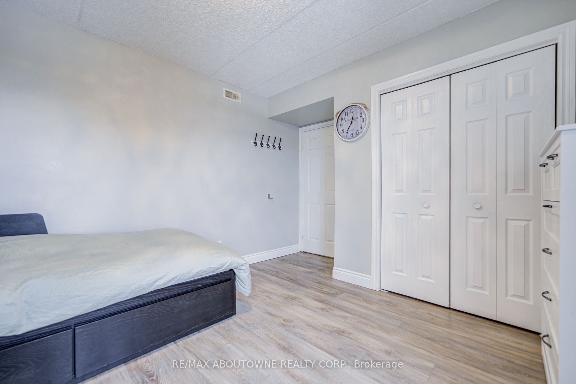 14 – 1460 Bishops Gate, Oakville ‣ W12540514 14 – 1460 Bishops Gate, Oakville ‣ W12540514