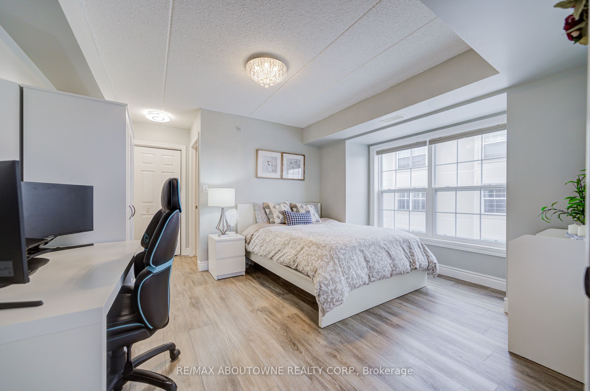 14 – 1460 Bishops Gate, Oakville ‣ W12540514 14 – 1460 Bishops Gate, Oakville ‣ W12540514