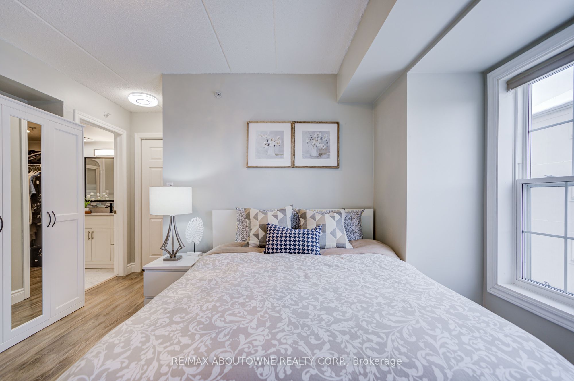 14 – 1460 Bishops Gate, Oakville ‣ W12540514 14 – 1460 Bishops Gate, Oakville ‣ W12540514