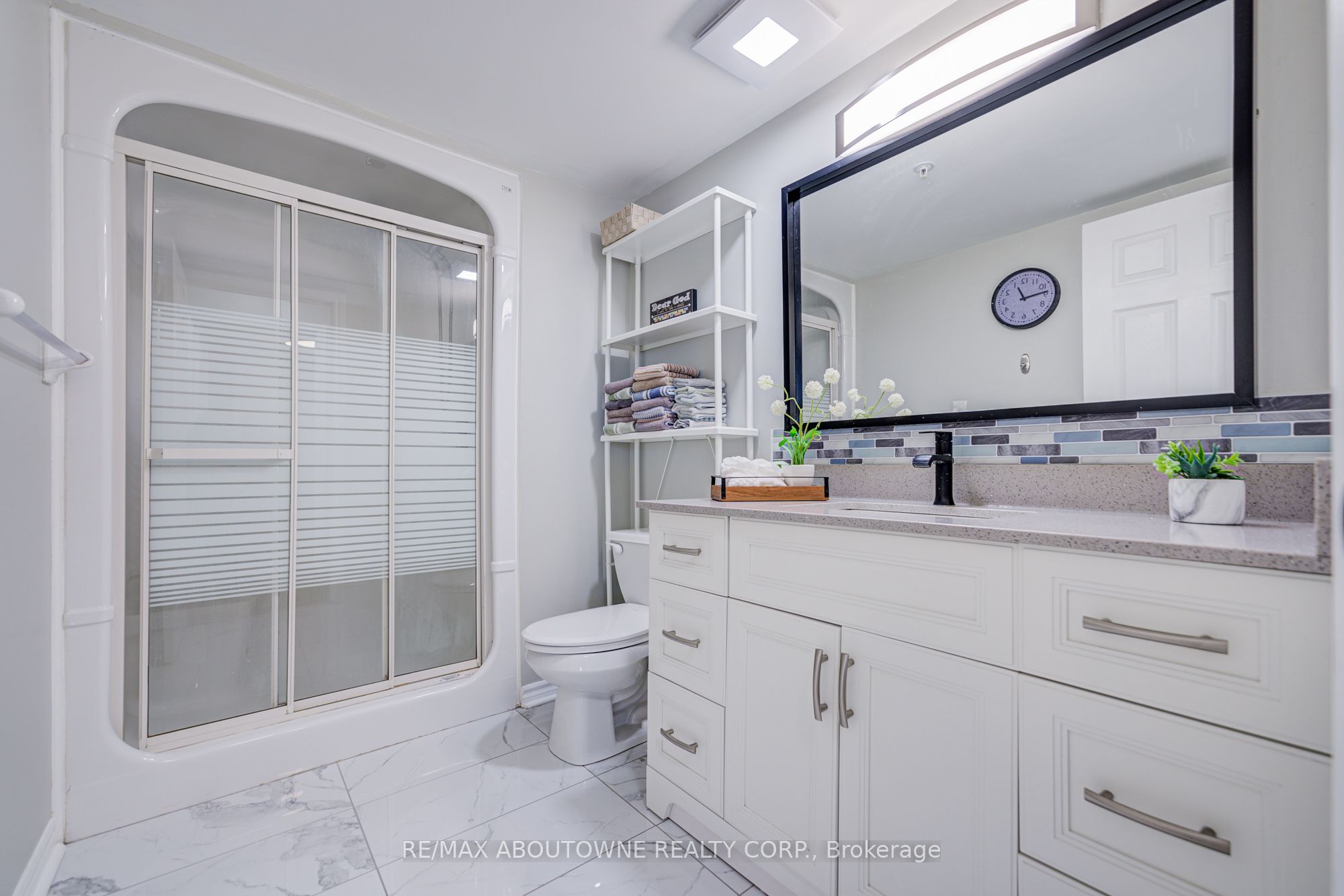 14 – 1460 Bishops Gate, Oakville ‣ W12540514 14 – 1460 Bishops Gate, Oakville ‣ W12540514