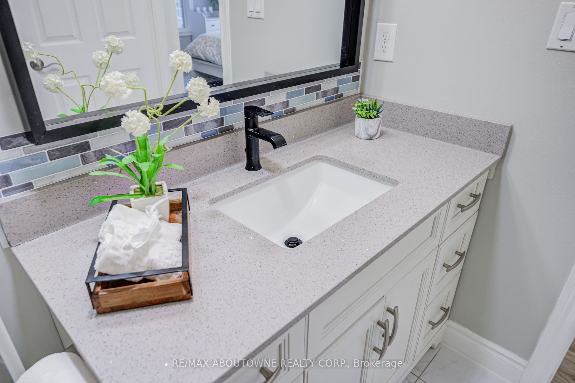 14 – 1460 Bishops Gate, Oakville ‣ W12540514 14 – 1460 Bishops Gate, Oakville ‣ W12540514