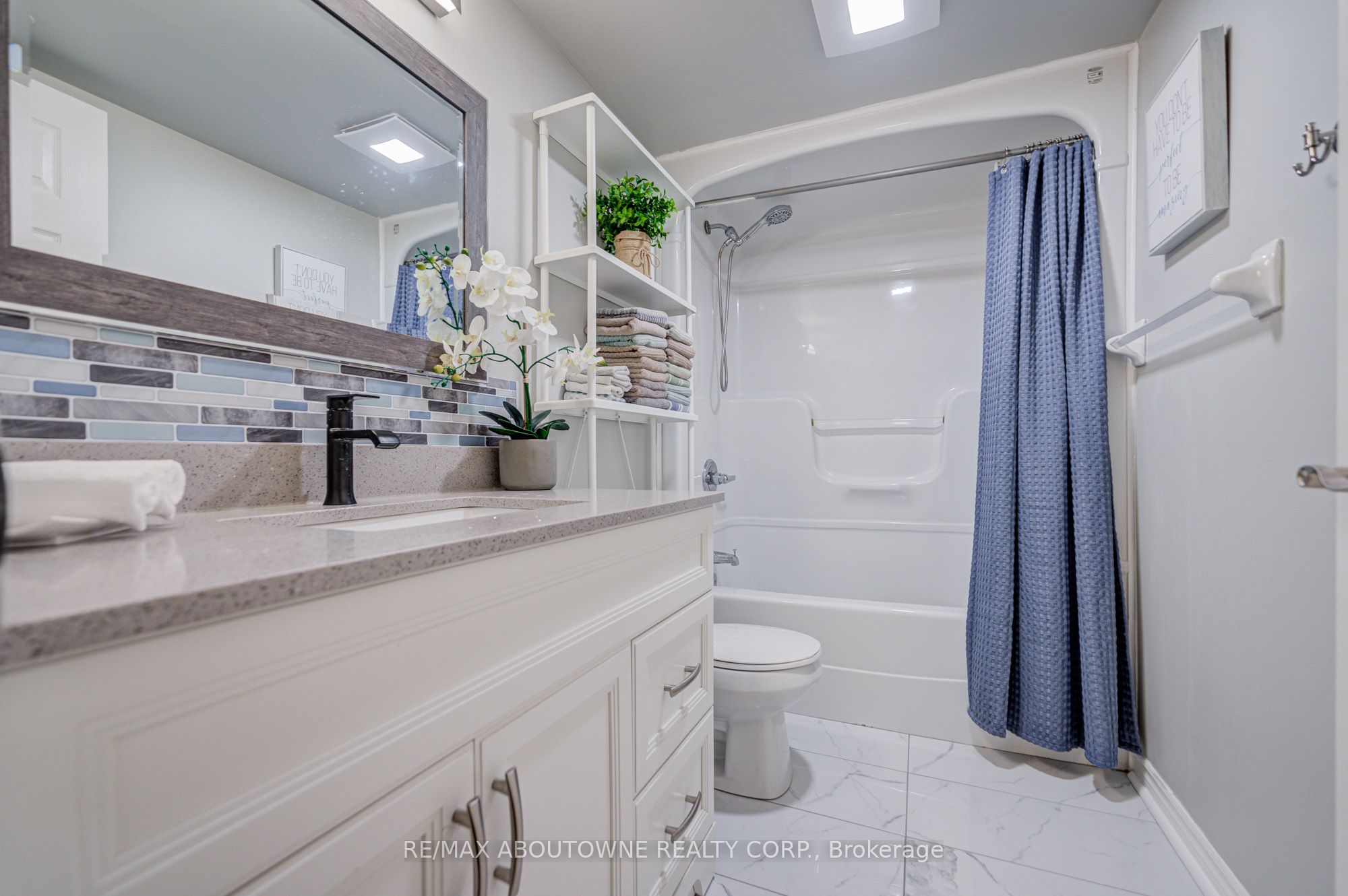 14 – 1460 Bishops Gate, Oakville ‣ W12540514 14 – 1460 Bishops Gate, Oakville ‣ W12540514