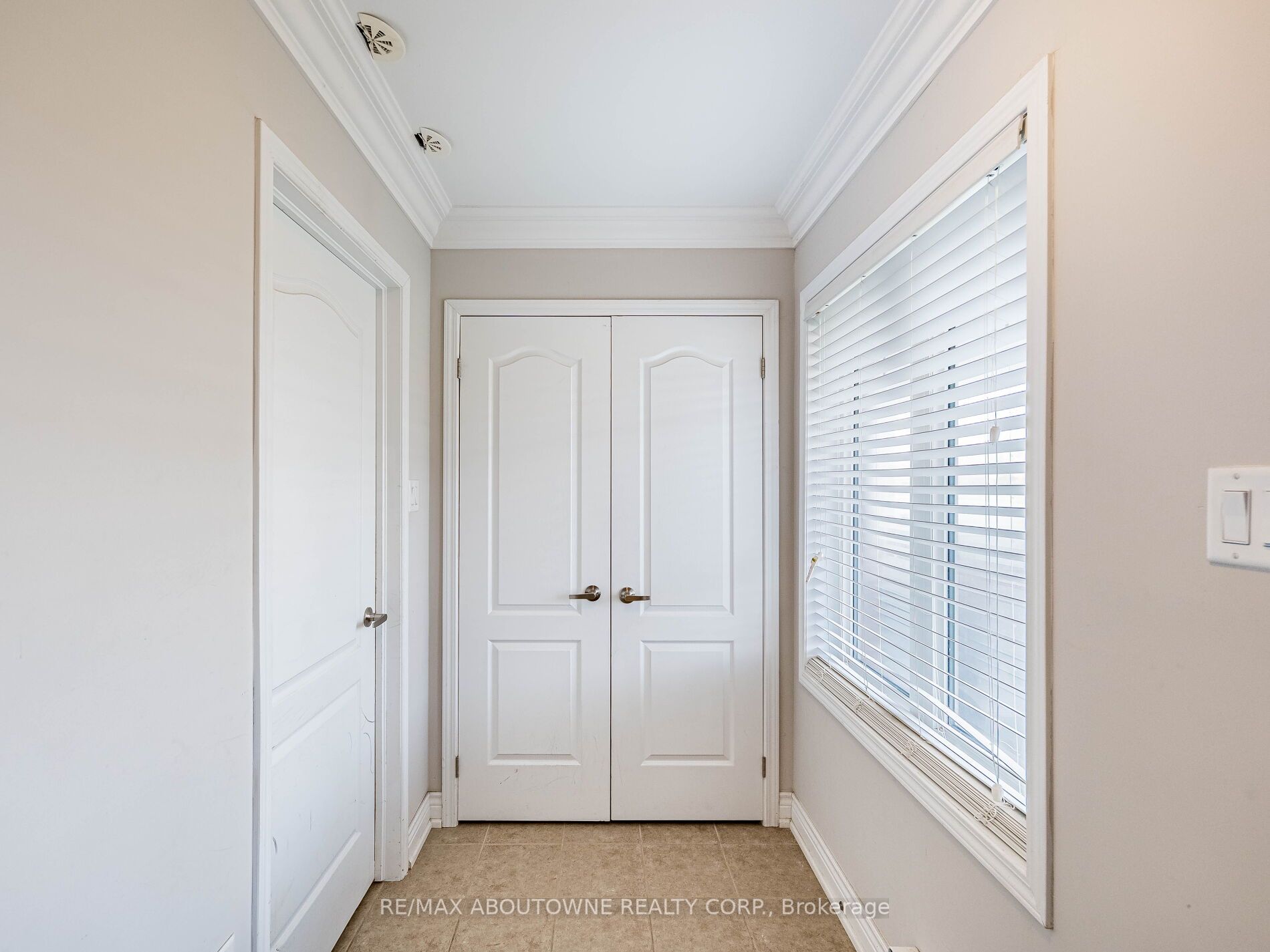 6020 Derry Road, Milton ‣ W12546924 6020 Derry Road, Milton ‣ W12546924