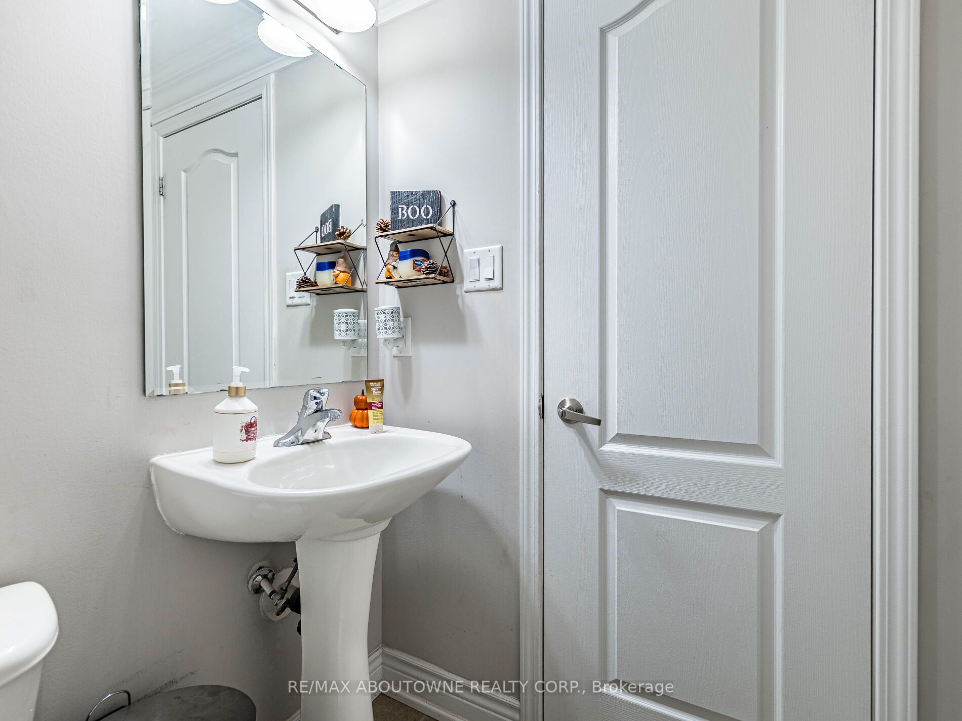 6020 Derry Road, Milton ‣ W12546924 6020 Derry Road, Milton ‣ W12546924