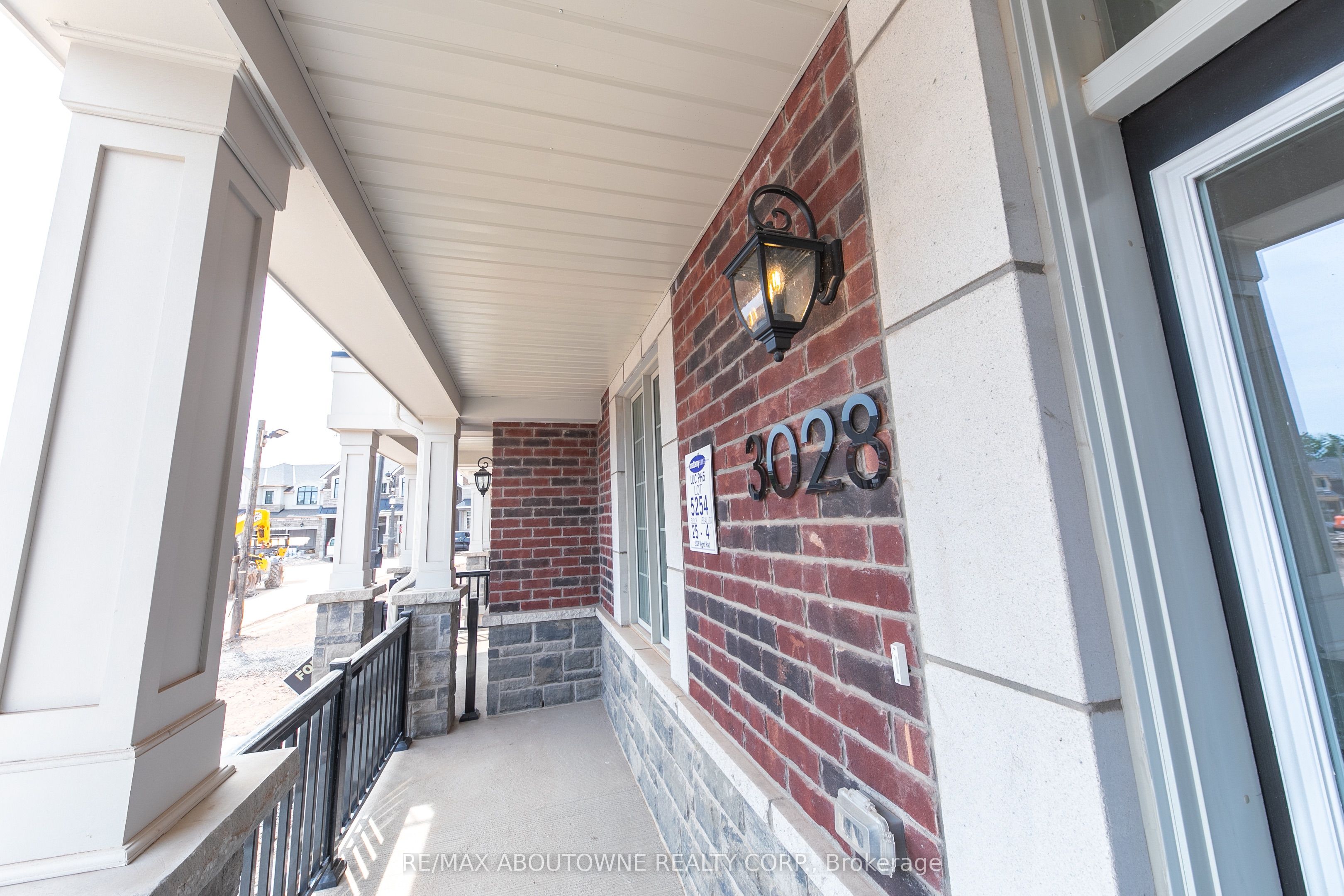 3028 Merrick Road, Oakville ‣ W12548270 3028 Merrick Road, Oakville ‣ W12548270