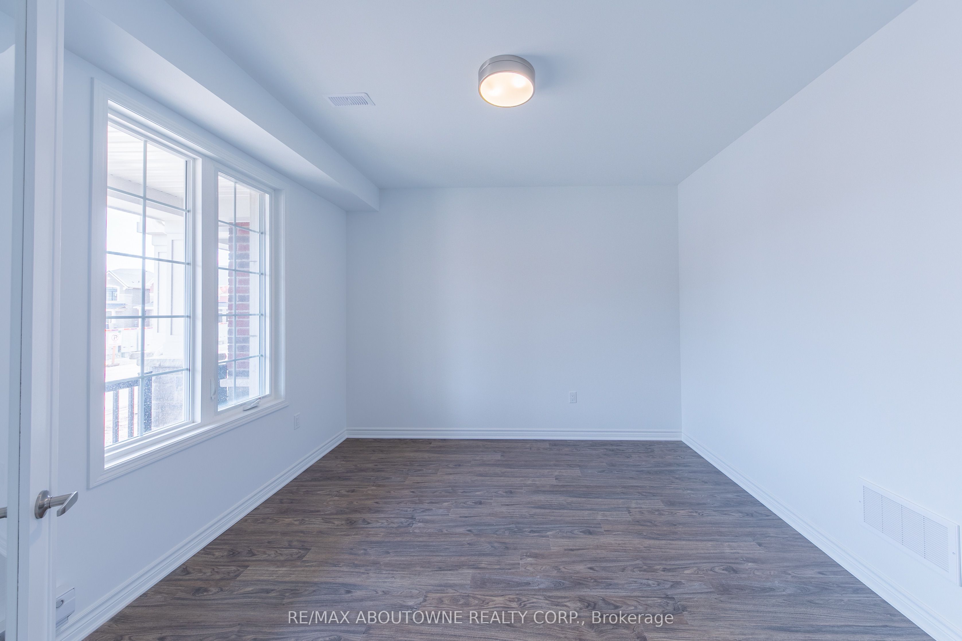 3028 Merrick Road, Oakville ‣ W12548270 3028 Merrick Road, Oakville ‣ W12548270