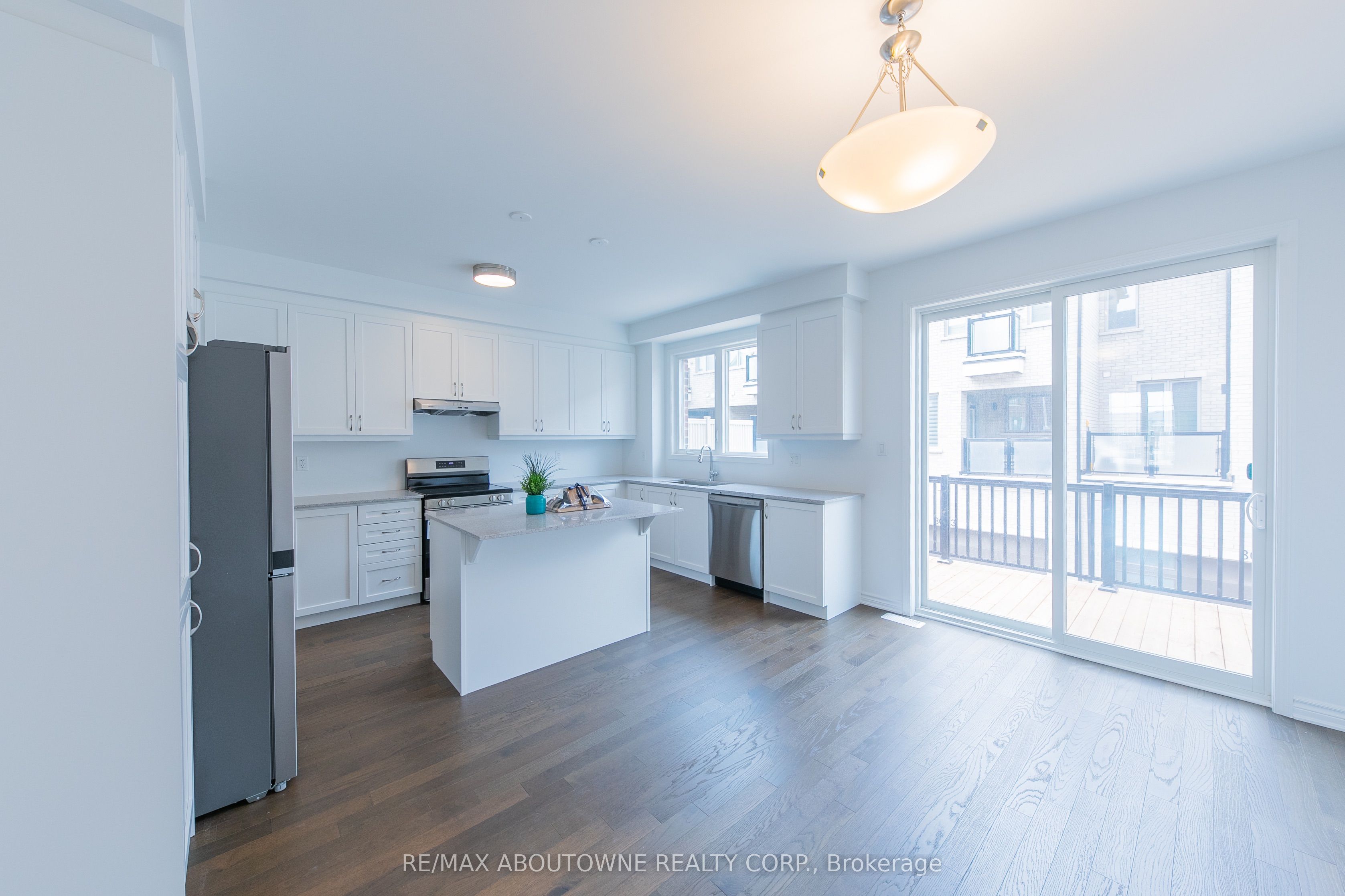 3028 Merrick Road, Oakville ‣ W12548270 3028 Merrick Road, Oakville ‣ W12548270