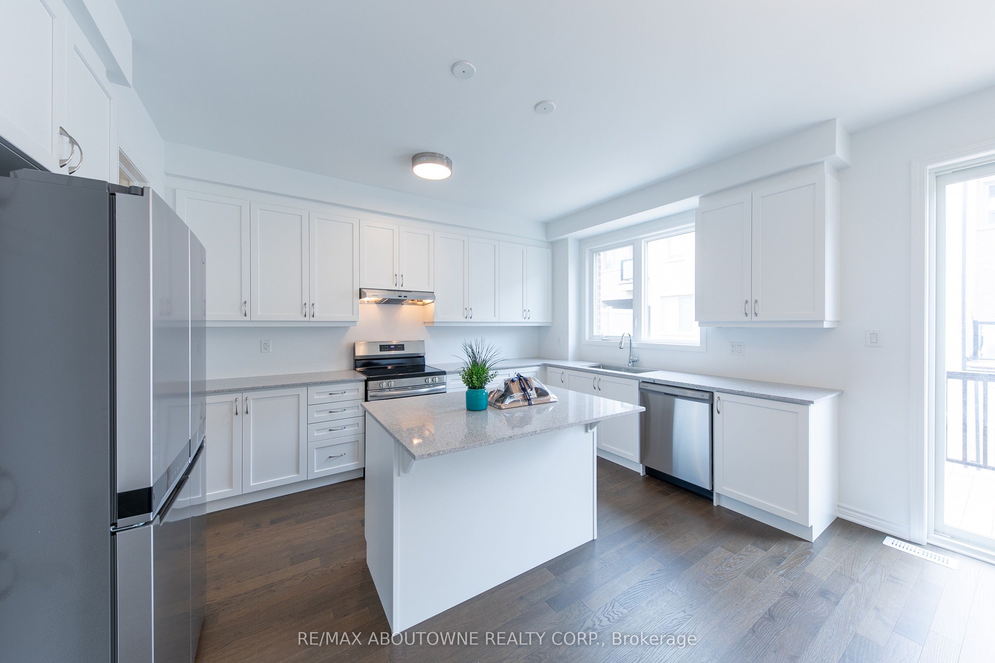 3028 Merrick Road, Oakville ‣ W12548270 3028 Merrick Road, Oakville ‣ W12548270