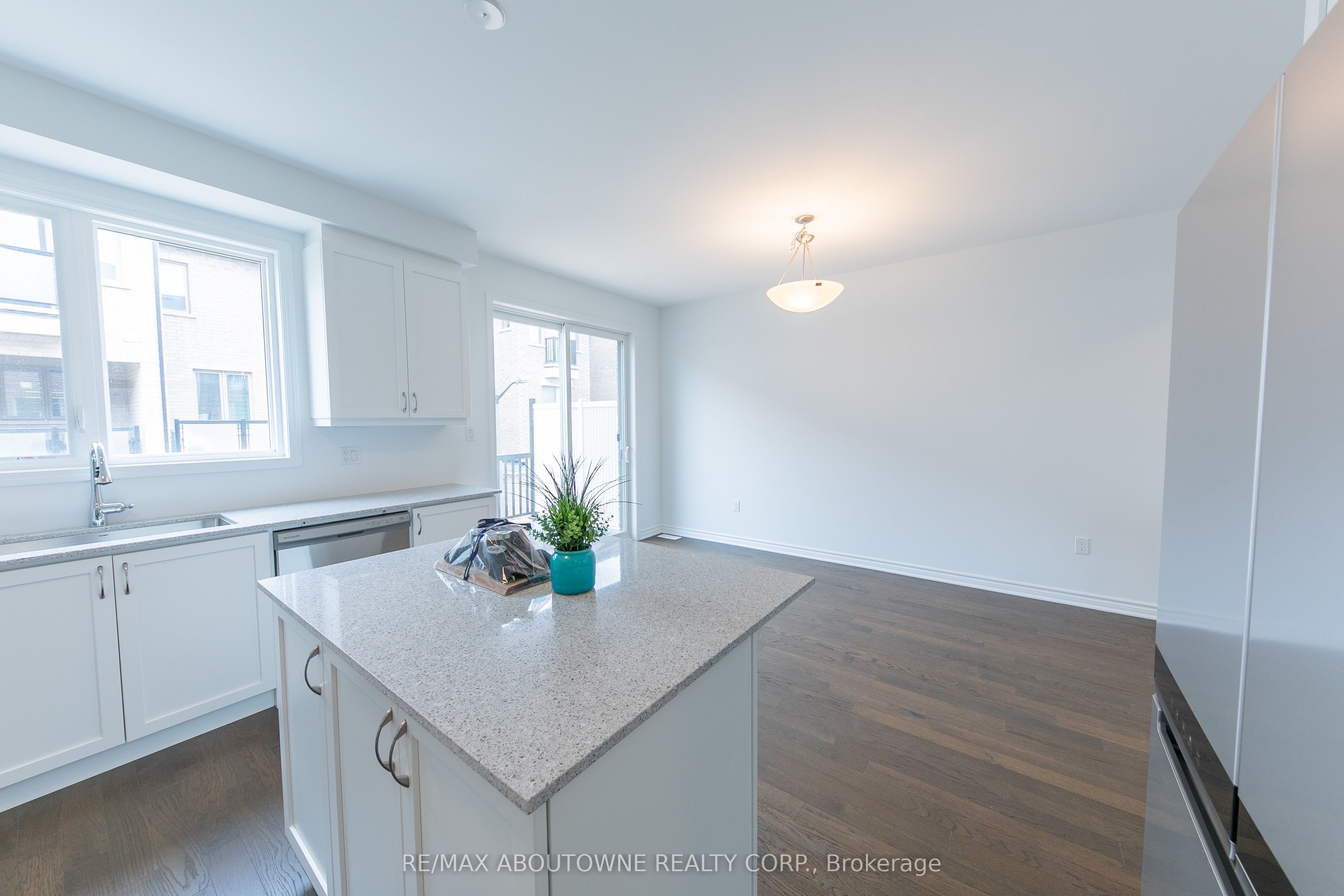 3028 Merrick Road, Oakville ‣ W12548270 3028 Merrick Road, Oakville ‣ W12548270