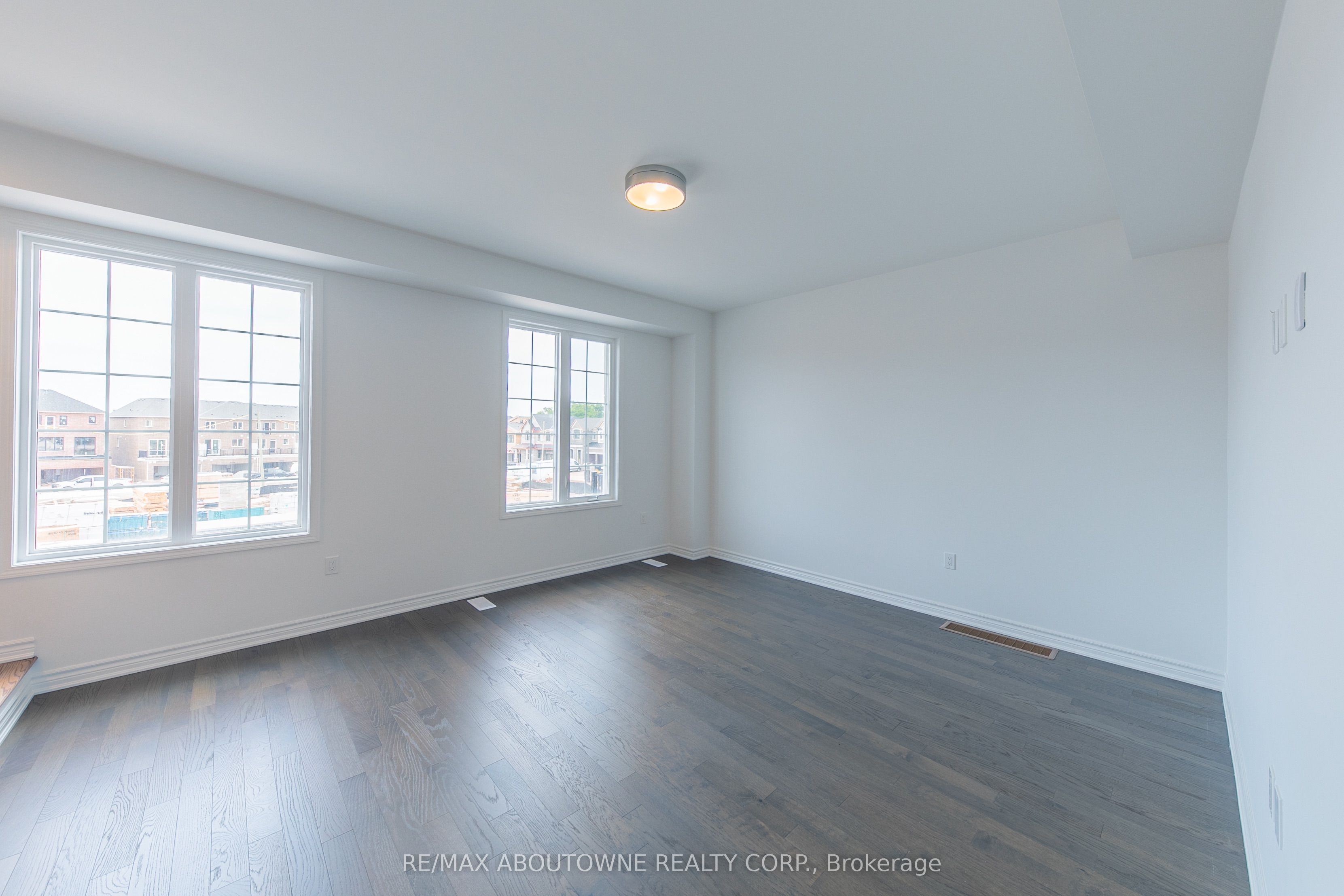 3028 Merrick Road, Oakville ‣ W12548270 3028 Merrick Road, Oakville ‣ W12548270