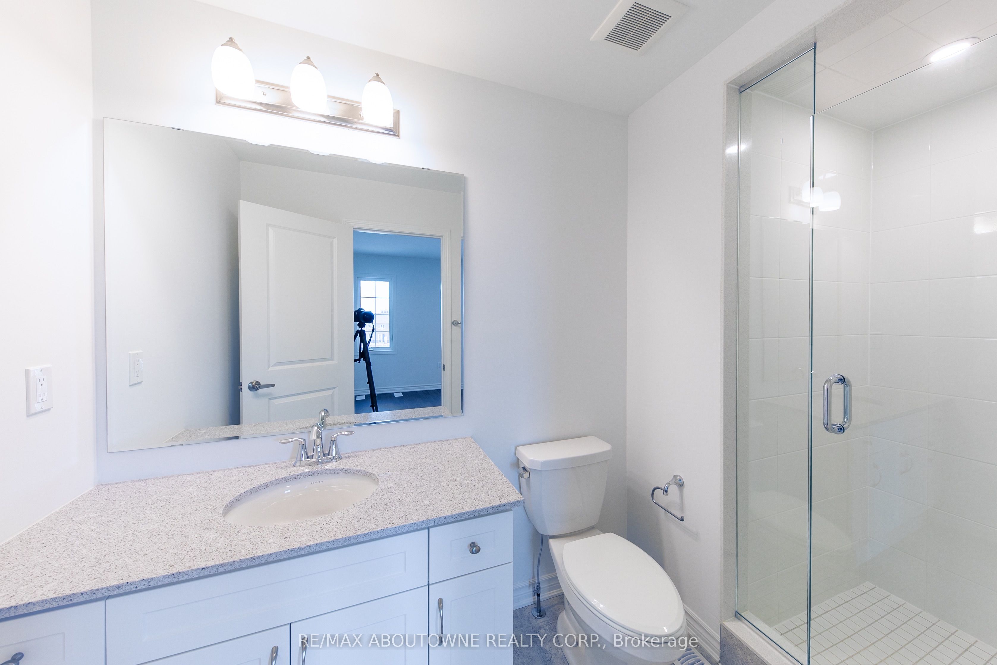 3028 Merrick Road, Oakville ‣ W12548270 3028 Merrick Road, Oakville ‣ W12548270