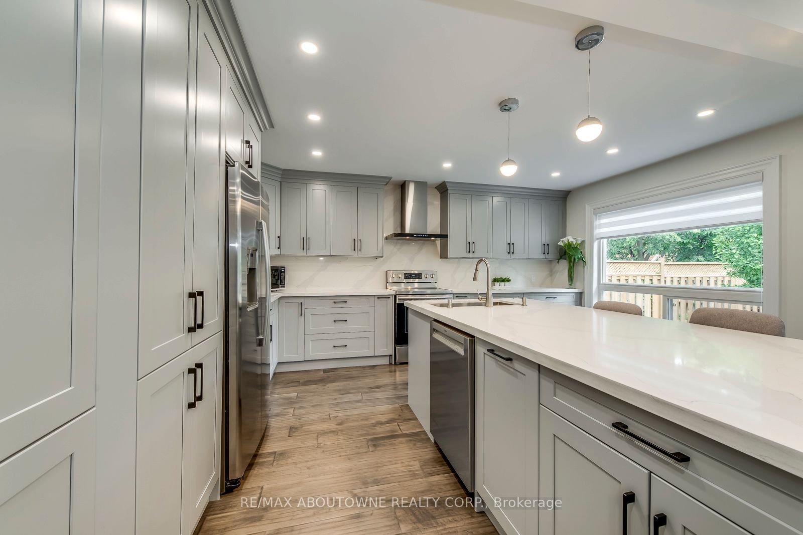 1097 Grandeur Crescent, Oakville ‣ W12548536 1097 Grandeur Crescent, Oakville ‣ W12548536