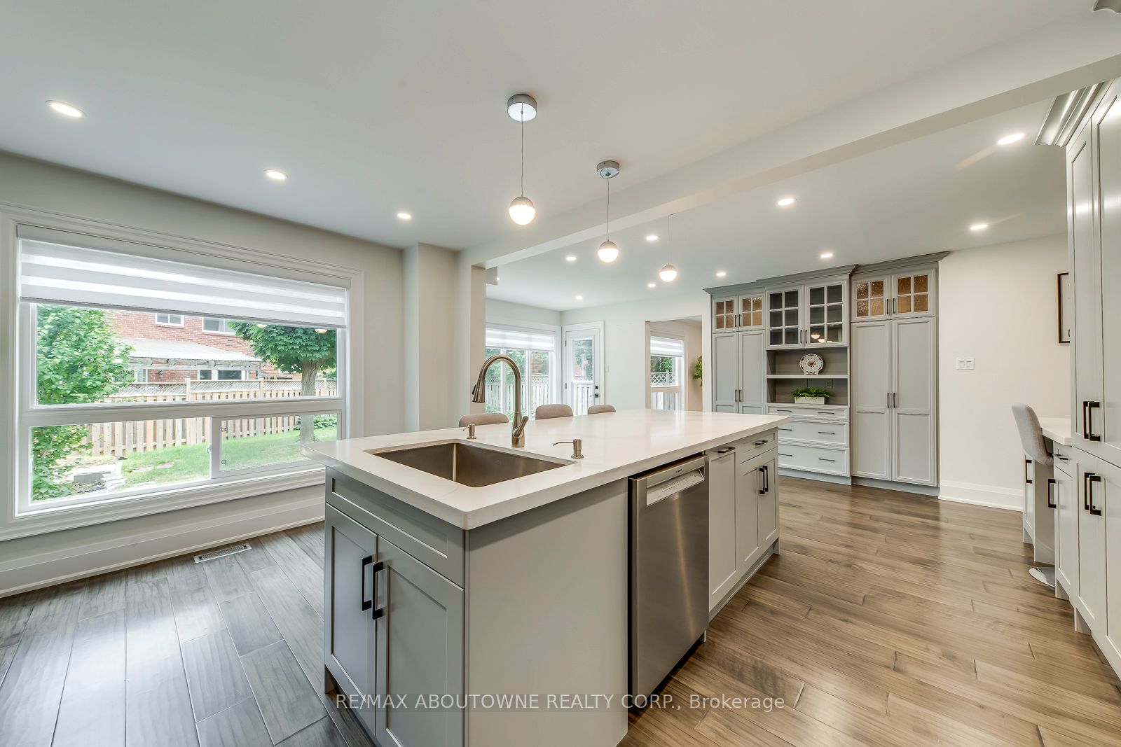 1097 Grandeur Crescent, Oakville ‣ W12548536 1097 Grandeur Crescent, Oakville ‣ W12548536