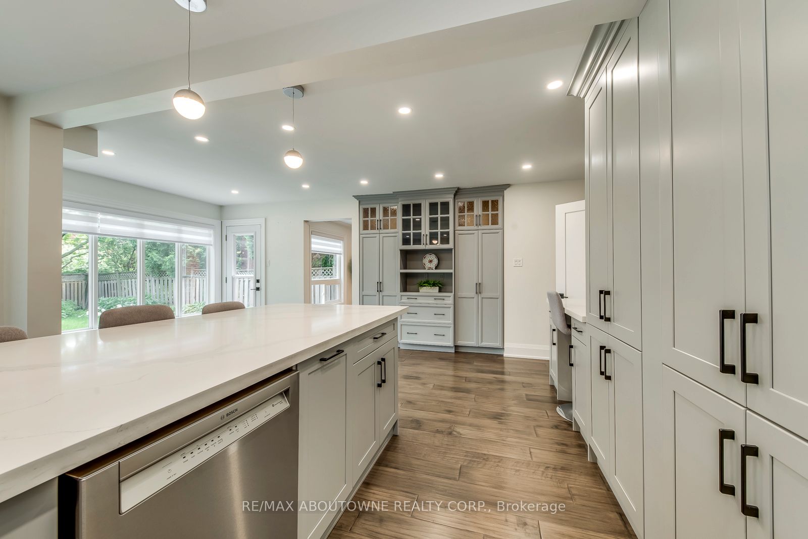 1097 Grandeur Crescent, Oakville ‣ W12548536 1097 Grandeur Crescent, Oakville ‣ W12548536