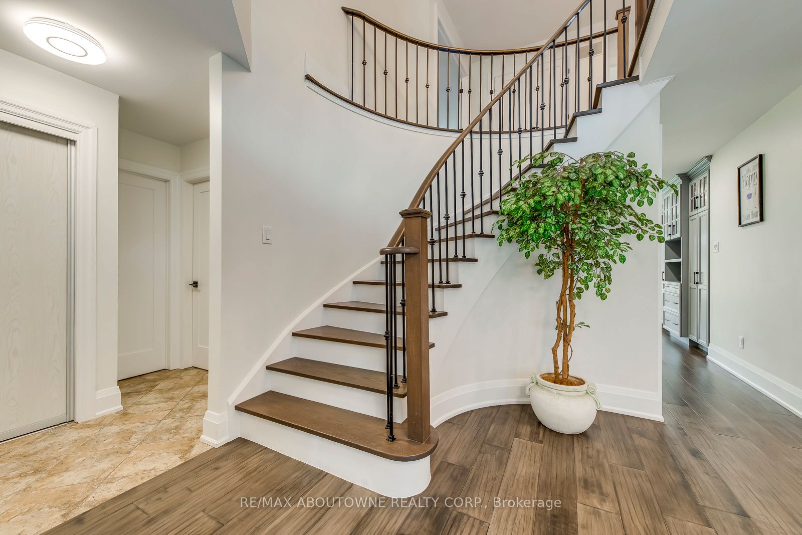 1097 Grandeur Crescent, Oakville ‣ W12548536 1097 Grandeur Crescent, Oakville ‣ W12548536