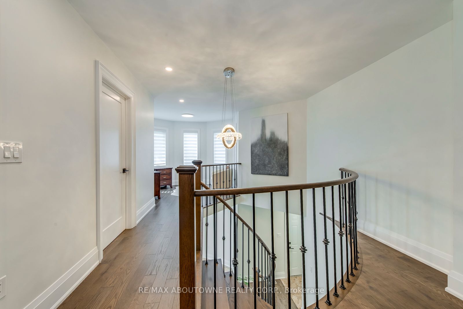 1097 Grandeur Crescent, Oakville ‣ W12548536 1097 Grandeur Crescent, Oakville ‣ W12548536