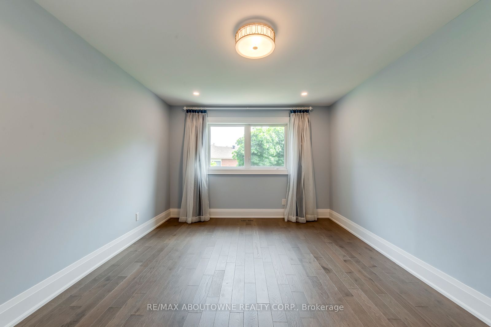 1097 Grandeur Crescent, Oakville ‣ W12548536 1097 Grandeur Crescent, Oakville ‣ W12548536