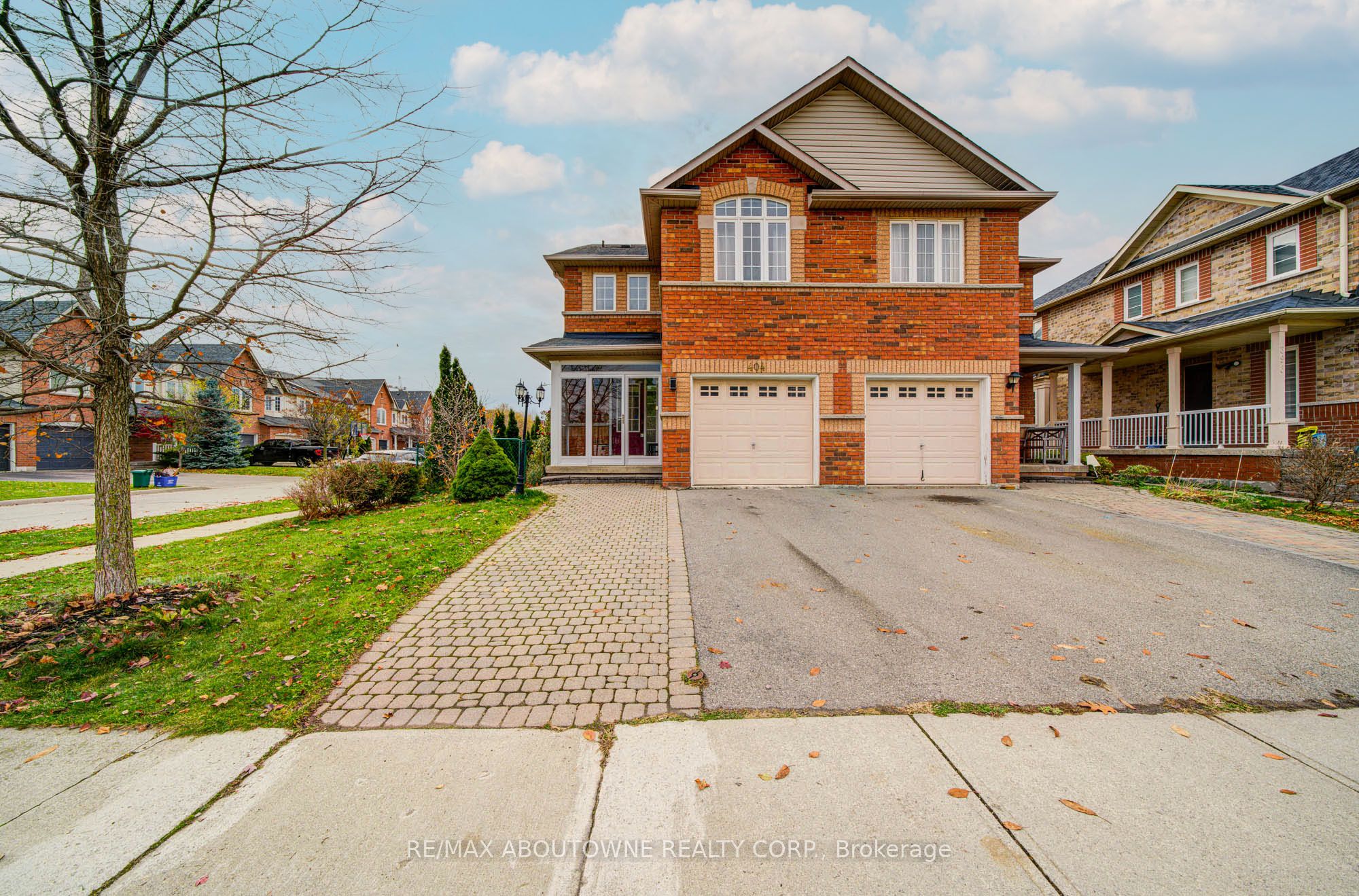 404 Kittridge Road, Oakville