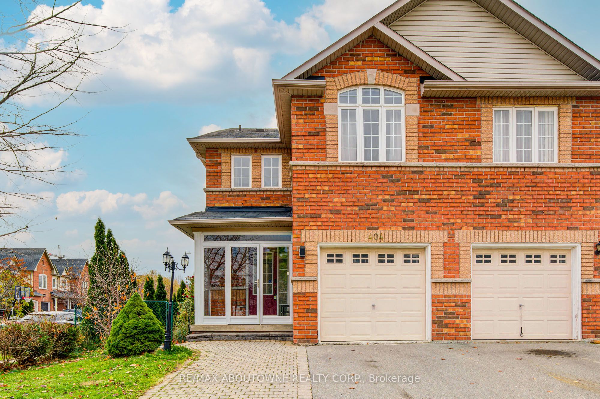 404 Kittridge Road, Oakville ‣ W12548892 404 Kittridge Road, Oakville ‣ W12548892