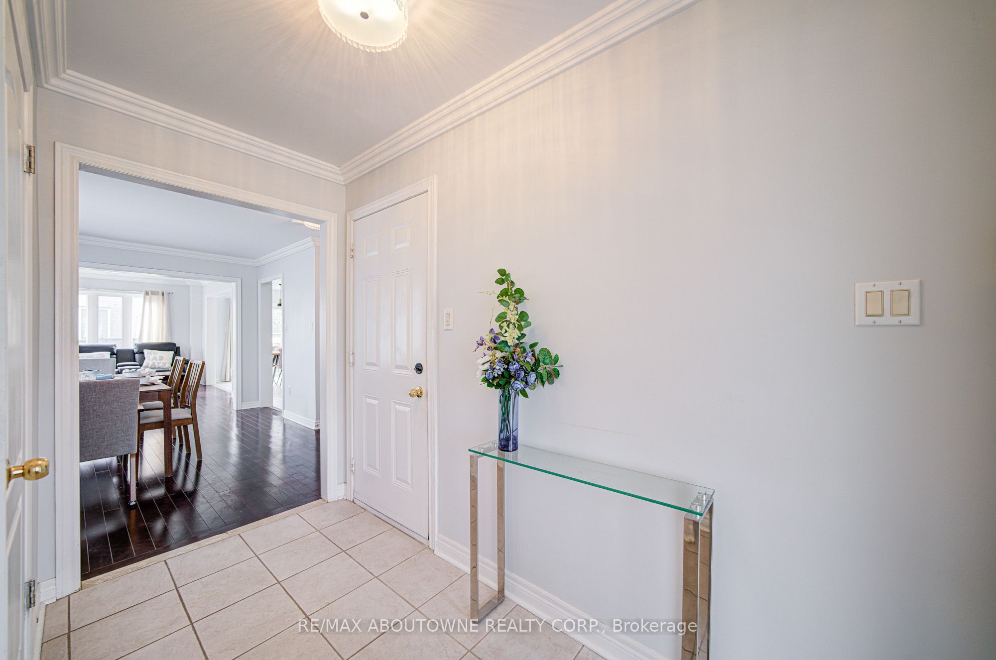 404 Kittridge Road, Oakville ‣ W12548892 404 Kittridge Road, Oakville ‣ W12548892