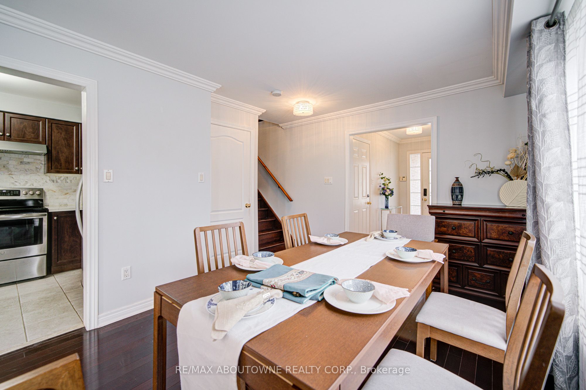 404 Kittridge Road, Oakville ‣ W12548892 404 Kittridge Road, Oakville ‣ W12548892