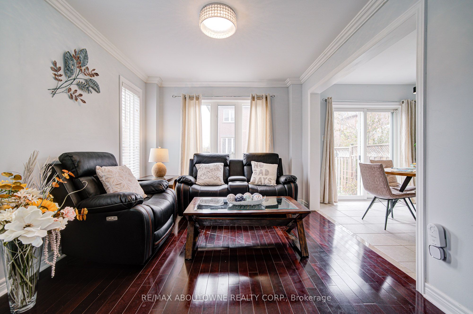 404 Kittridge Road, Oakville ‣ W12548892 404 Kittridge Road, Oakville ‣ W12548892