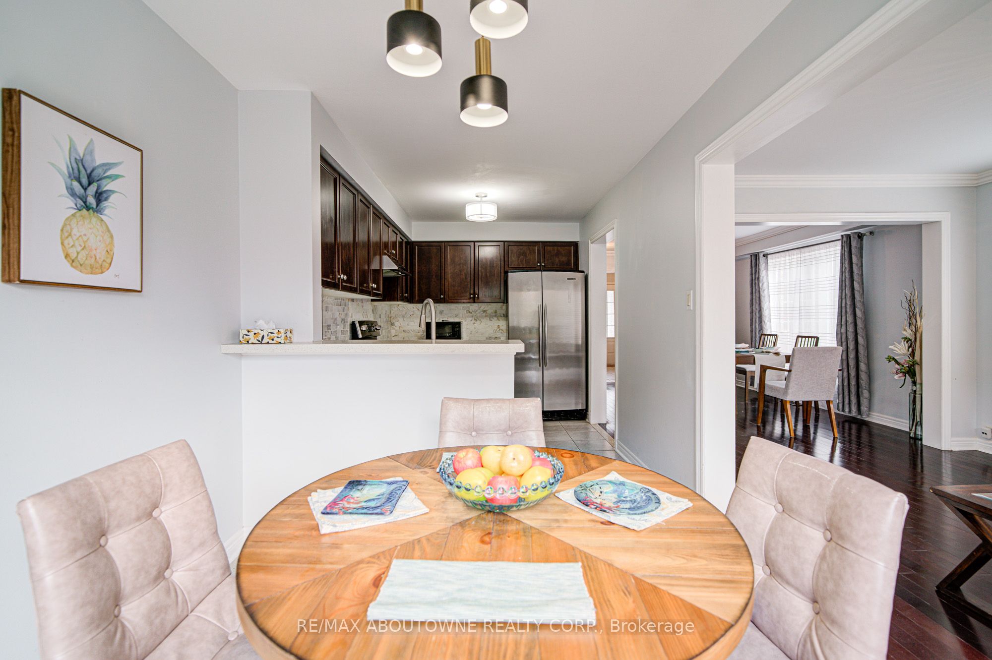 404 Kittridge Road, Oakville ‣ W12548892 404 Kittridge Road, Oakville ‣ W12548892