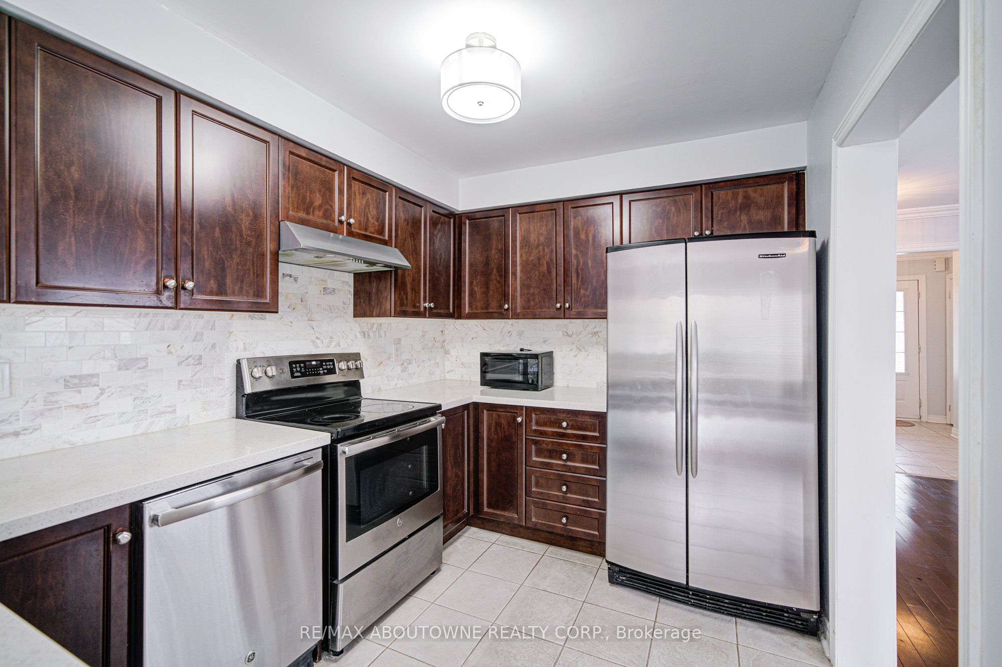 404 Kittridge Road, Oakville ‣ W12548892 404 Kittridge Road, Oakville ‣ W12548892