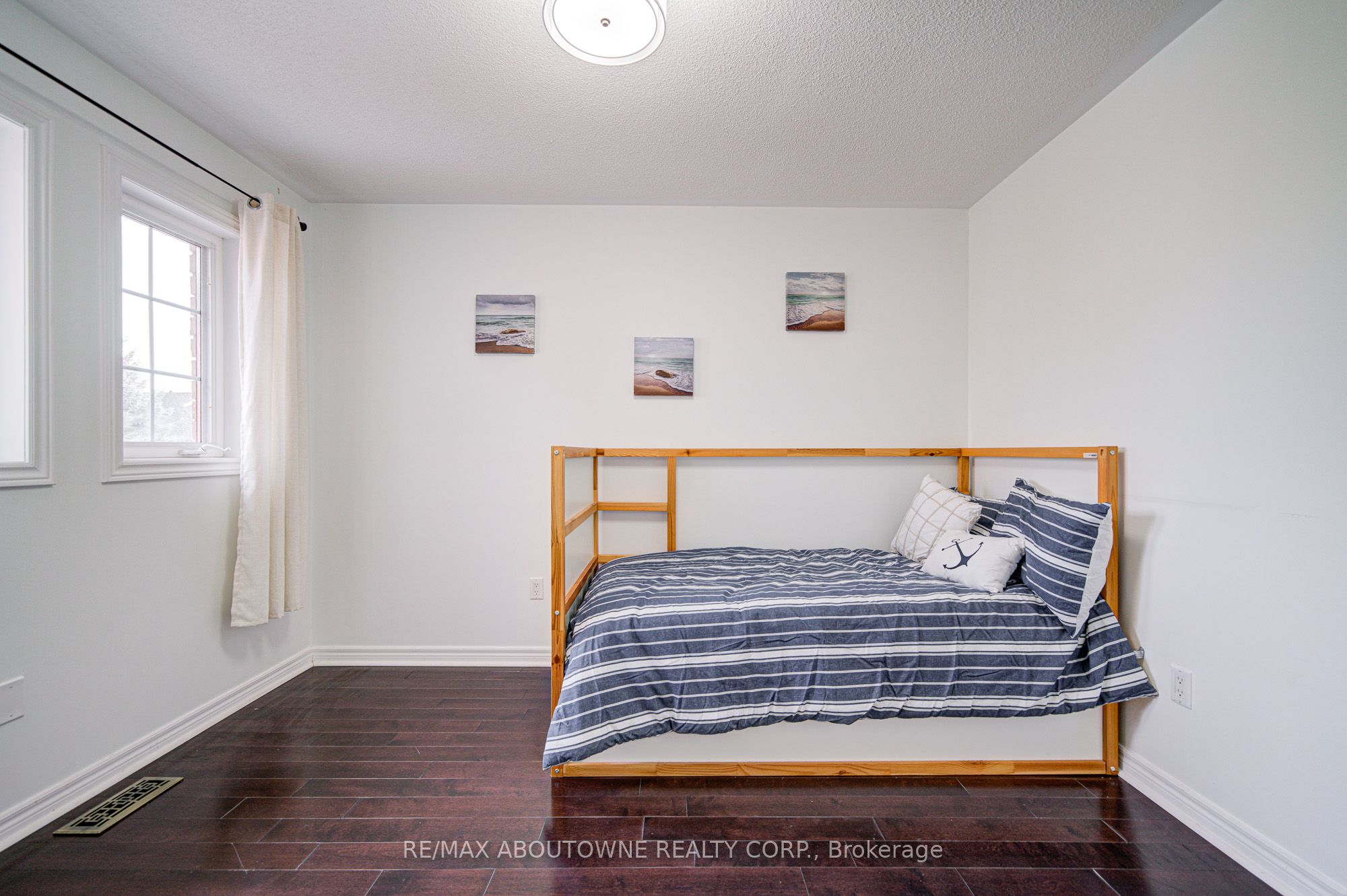 404 Kittridge Road, Oakville ‣ W12548892 404 Kittridge Road, Oakville ‣ W12548892