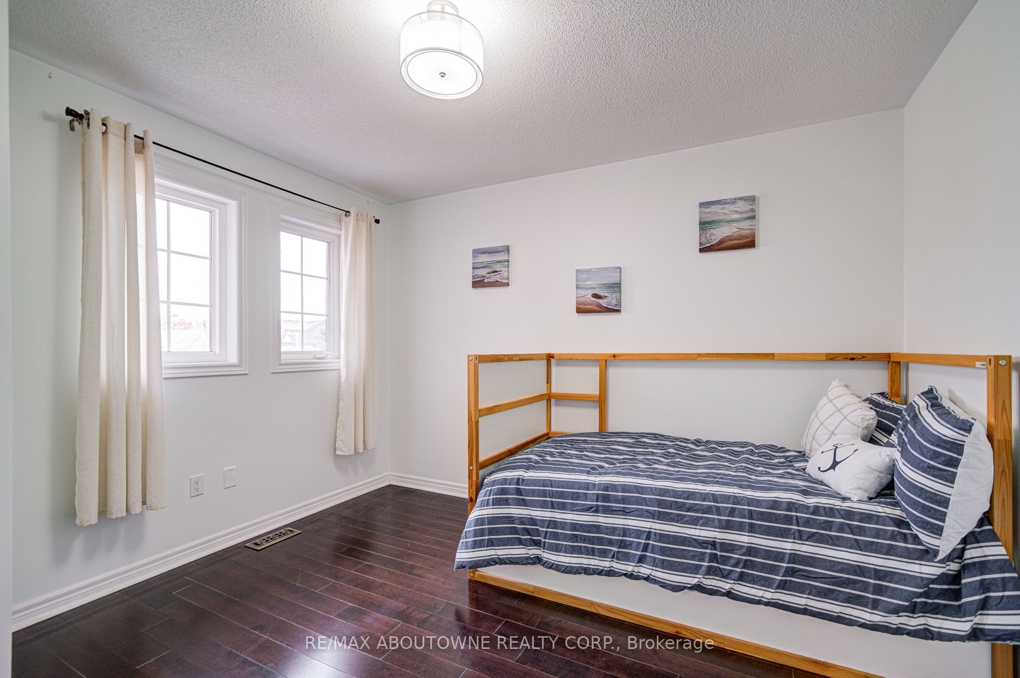 404 Kittridge Road, Oakville ‣ W12548892 404 Kittridge Road, Oakville ‣ W12548892