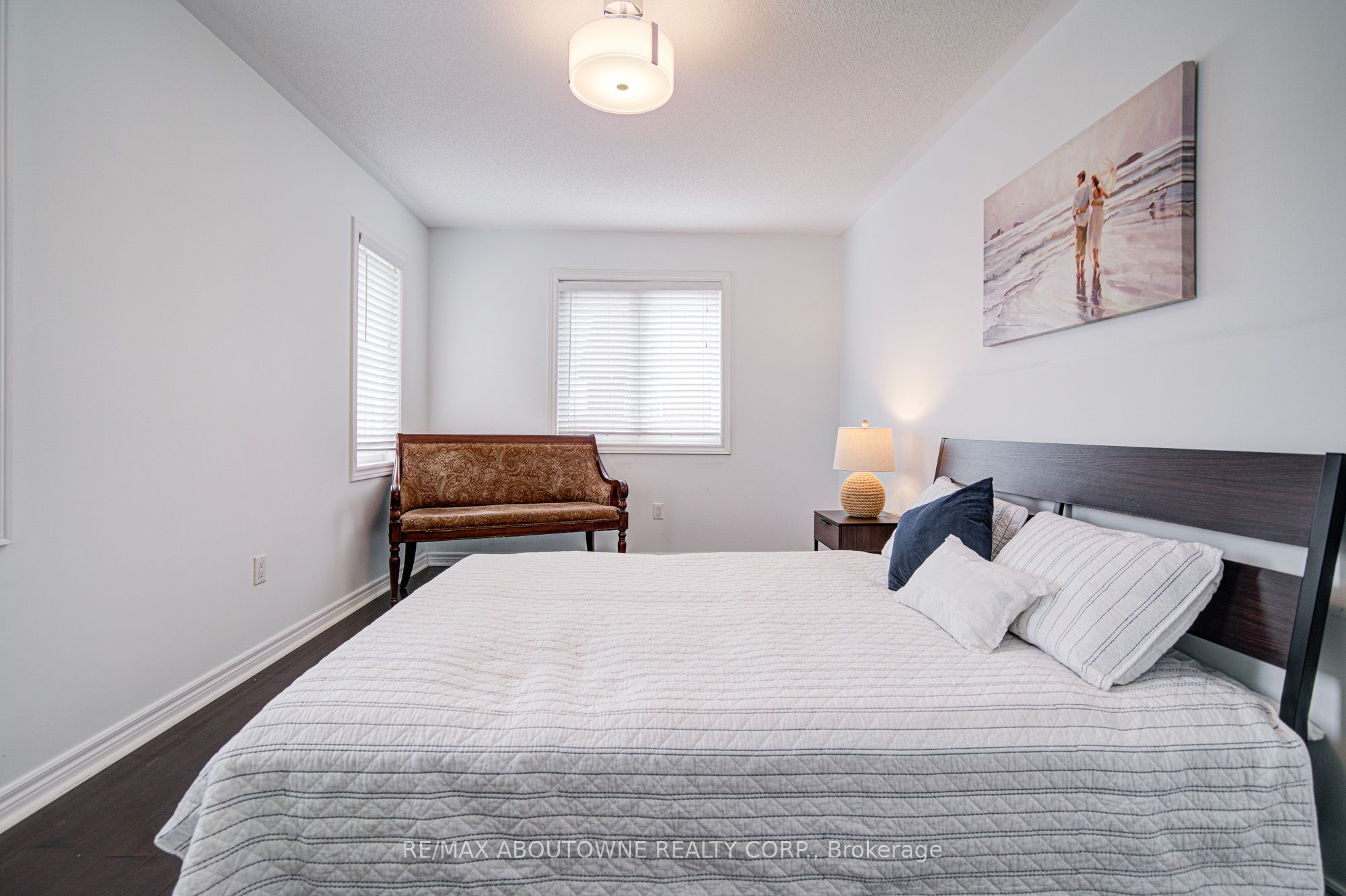 404 Kittridge Road, Oakville ‣ W12548892 404 Kittridge Road, Oakville ‣ W12548892