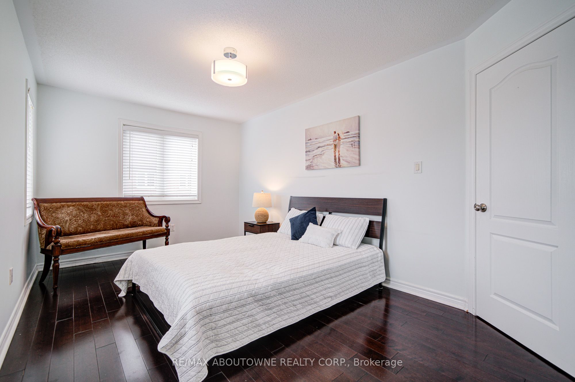 404 Kittridge Road, Oakville ‣ W12548892 404 Kittridge Road, Oakville ‣ W12548892