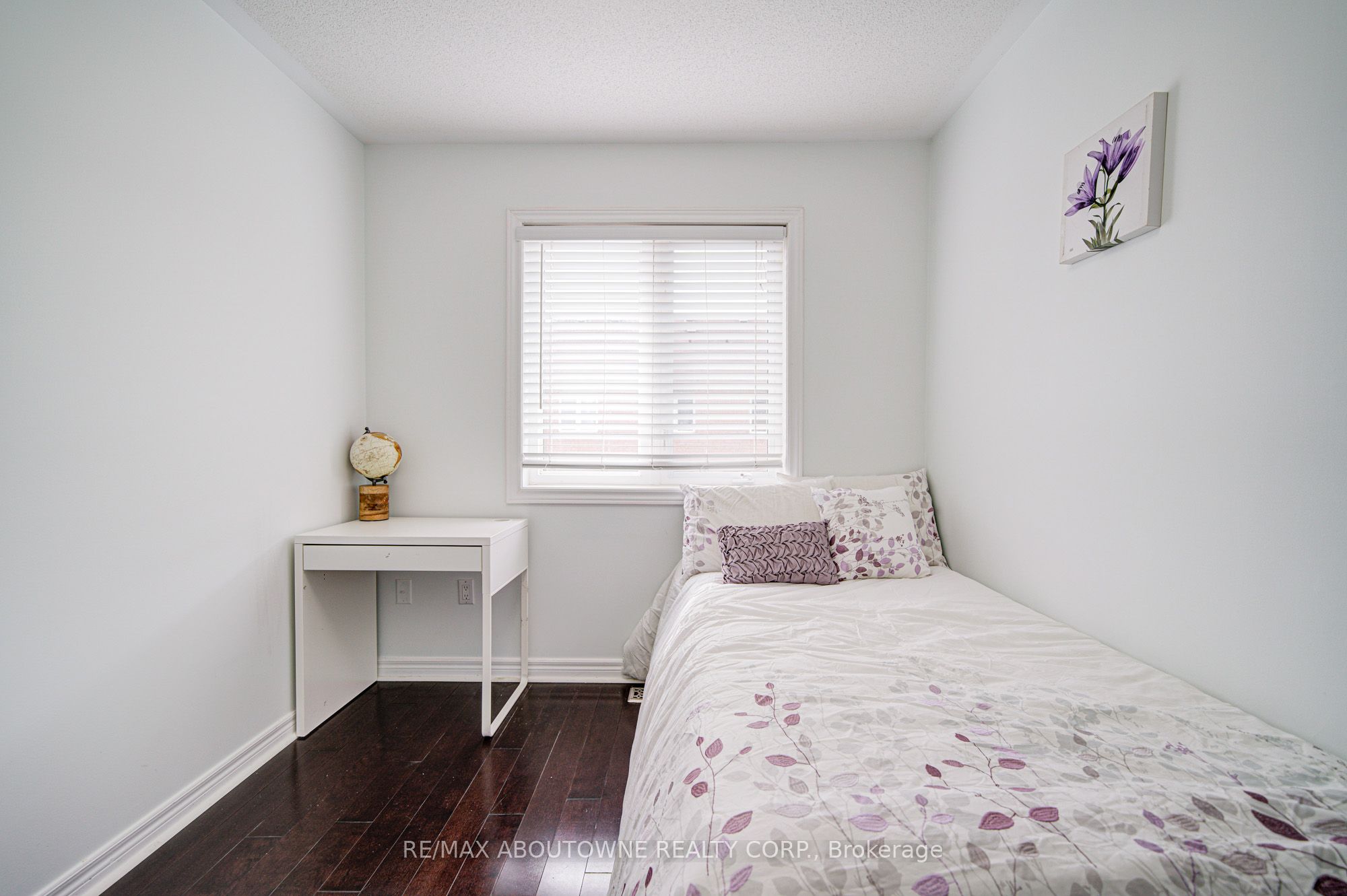 404 Kittridge Road, Oakville ‣ W12548892 404 Kittridge Road, Oakville ‣ W12548892