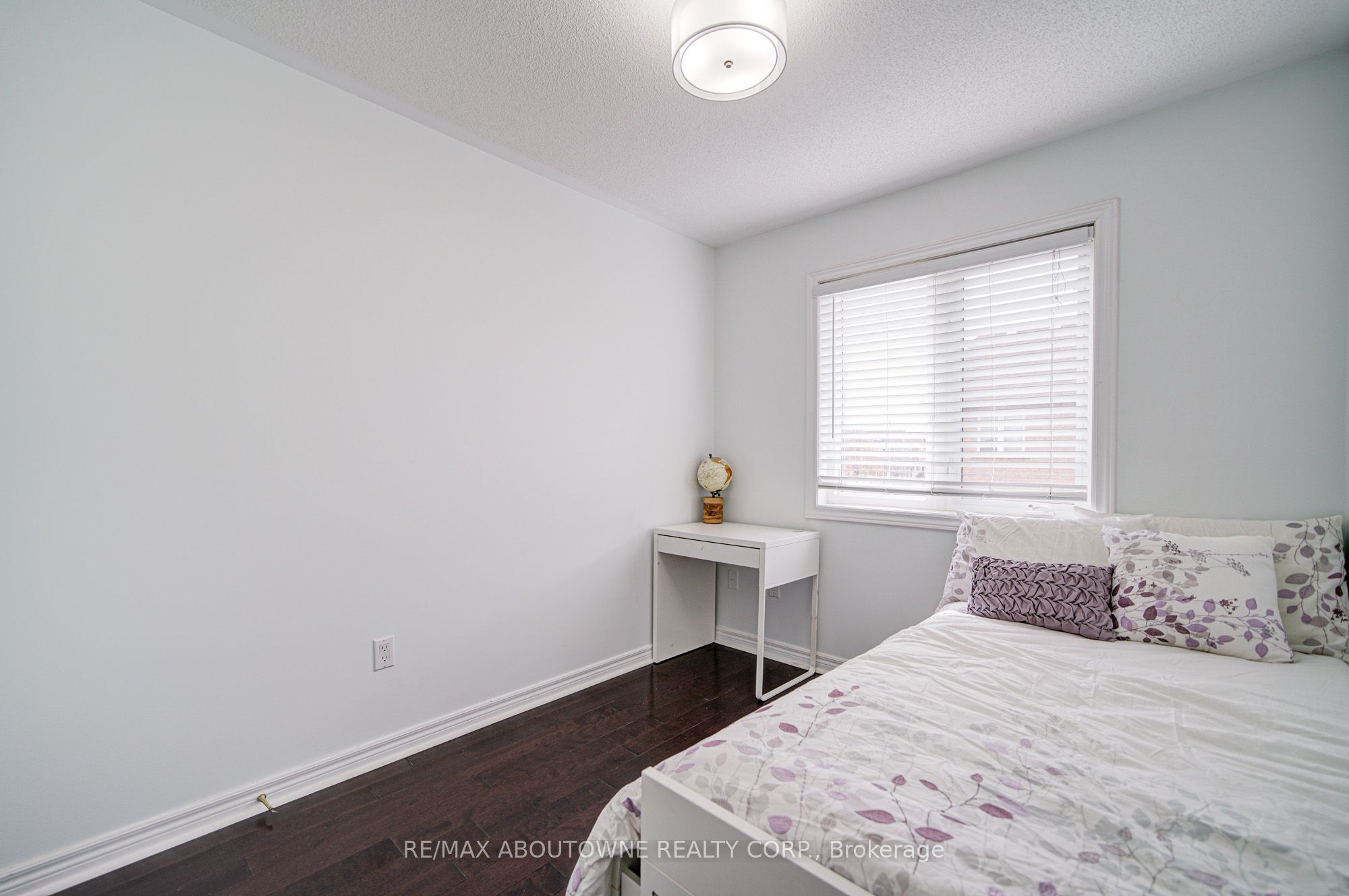 404 Kittridge Road, Oakville ‣ W12548892 404 Kittridge Road, Oakville ‣ W12548892